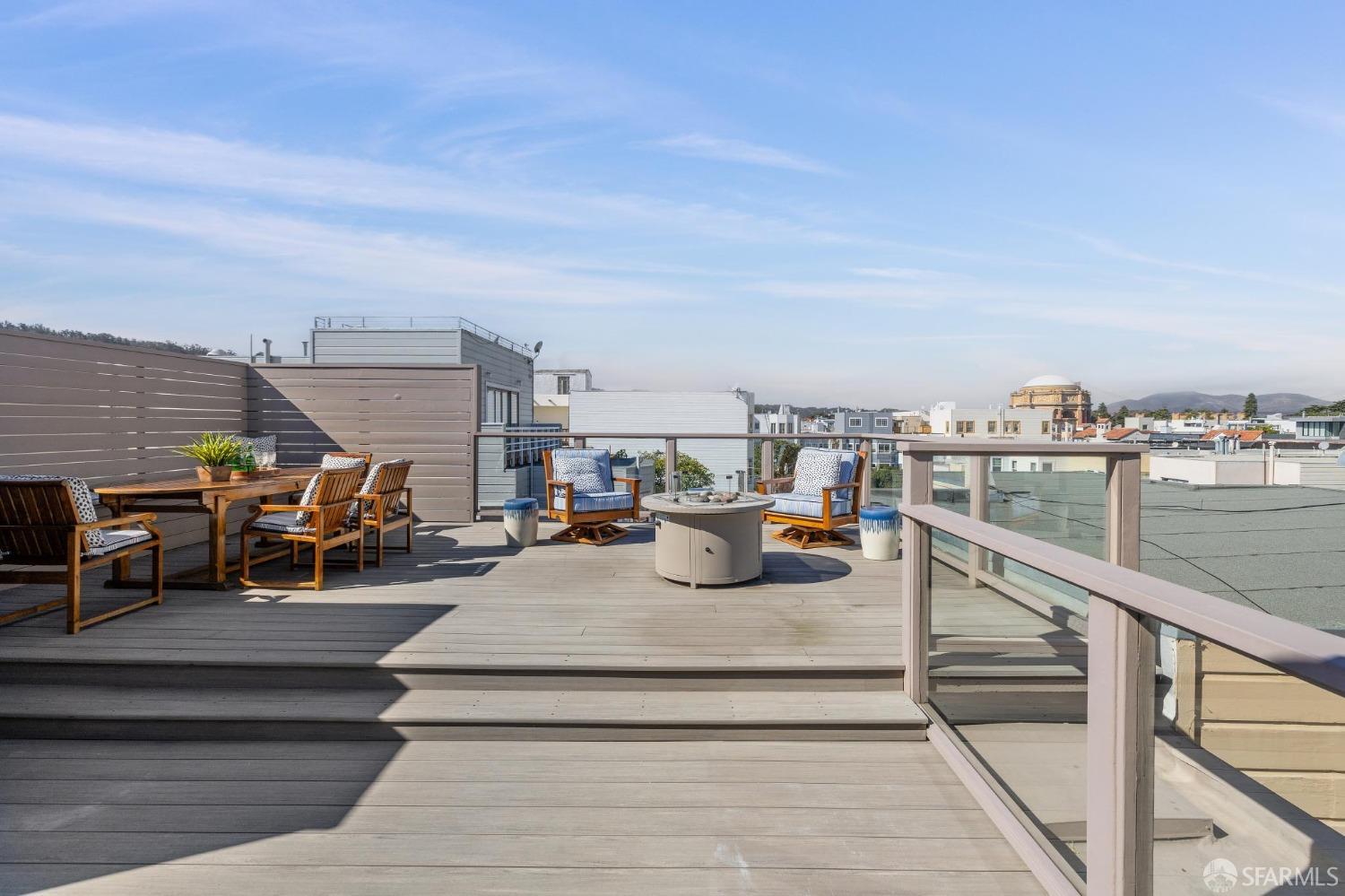 3425 Divisadero Street