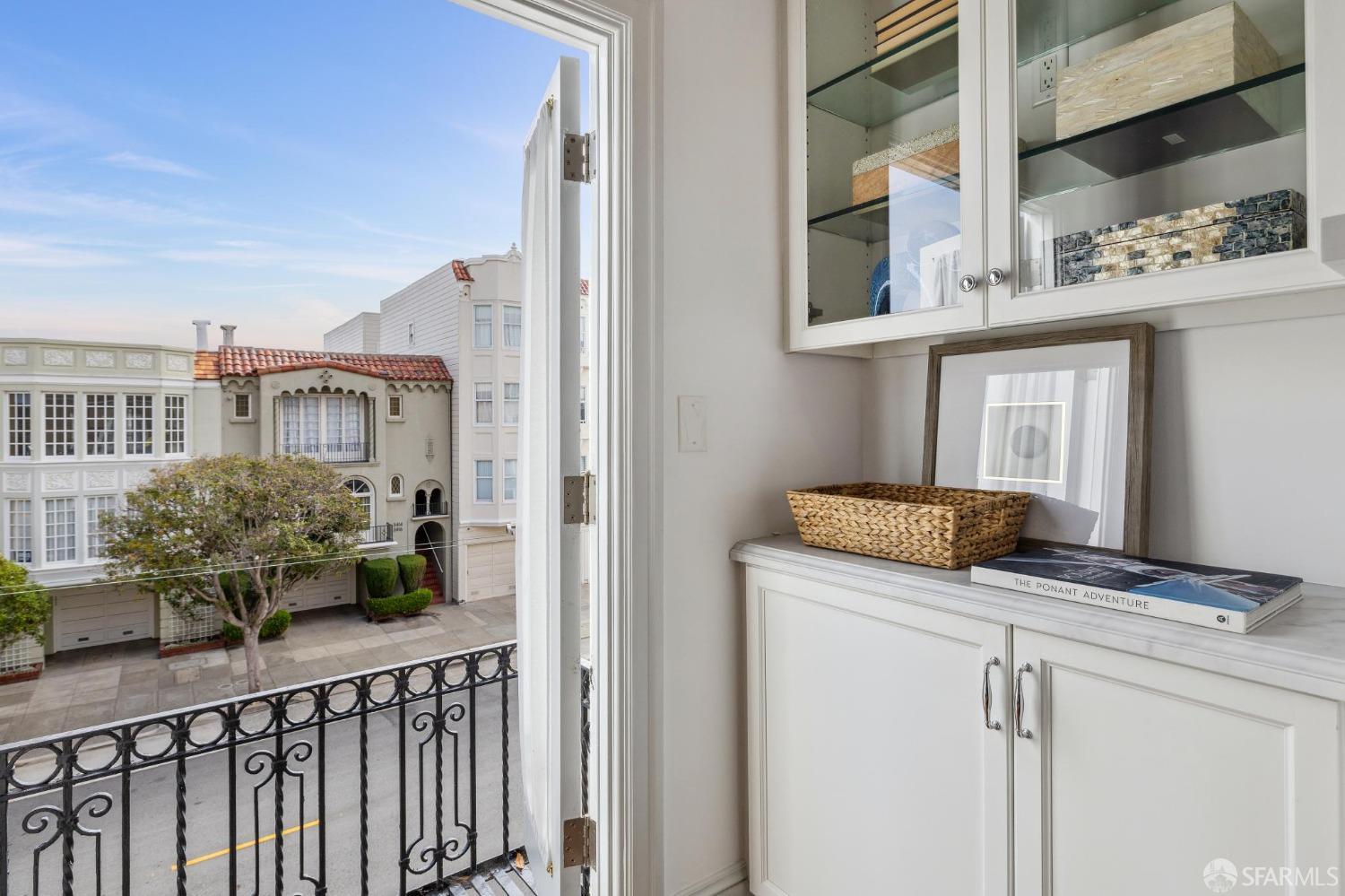 3425 Divisadero Street