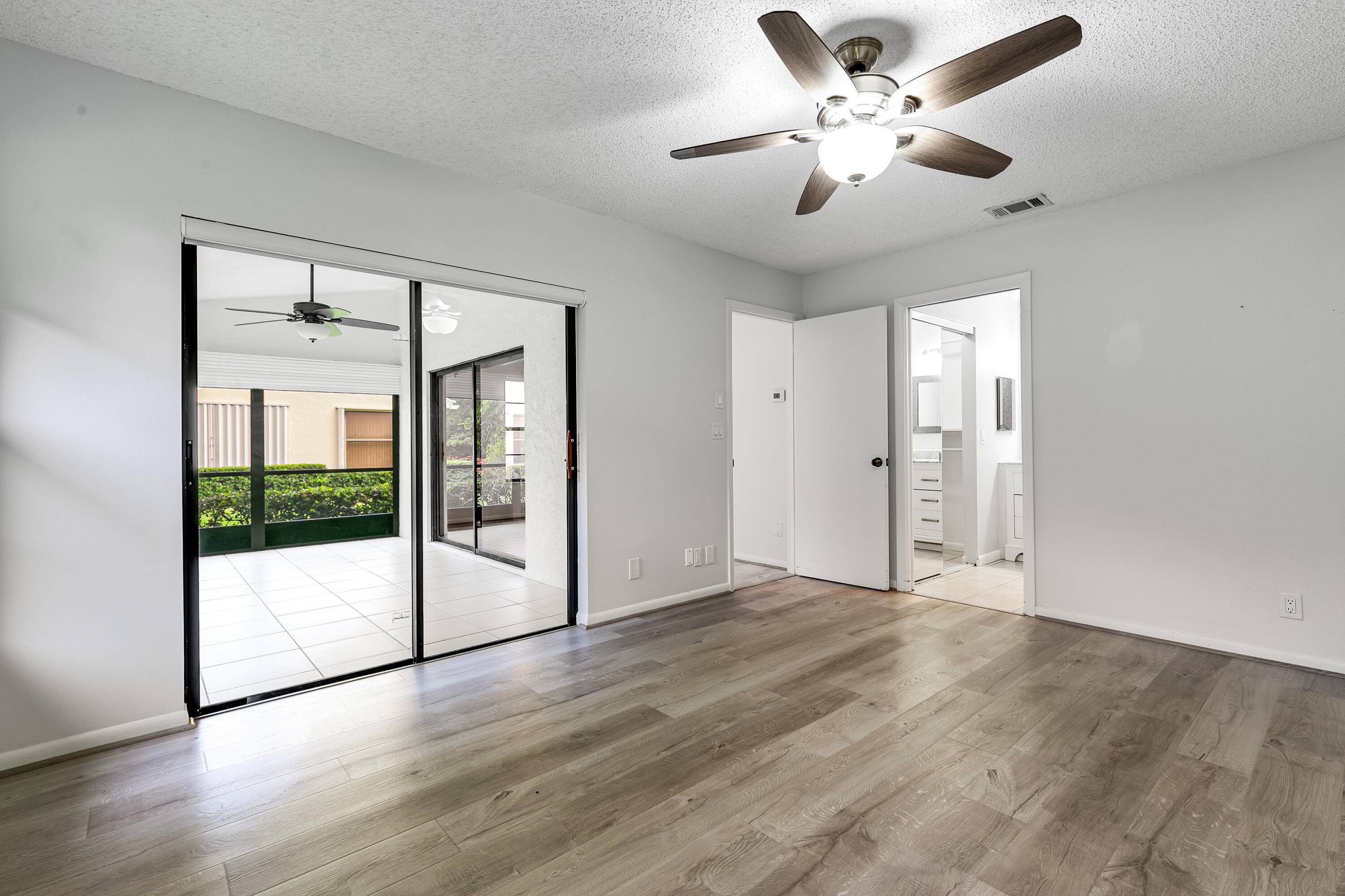 7877 SE Sugar Sand Circle