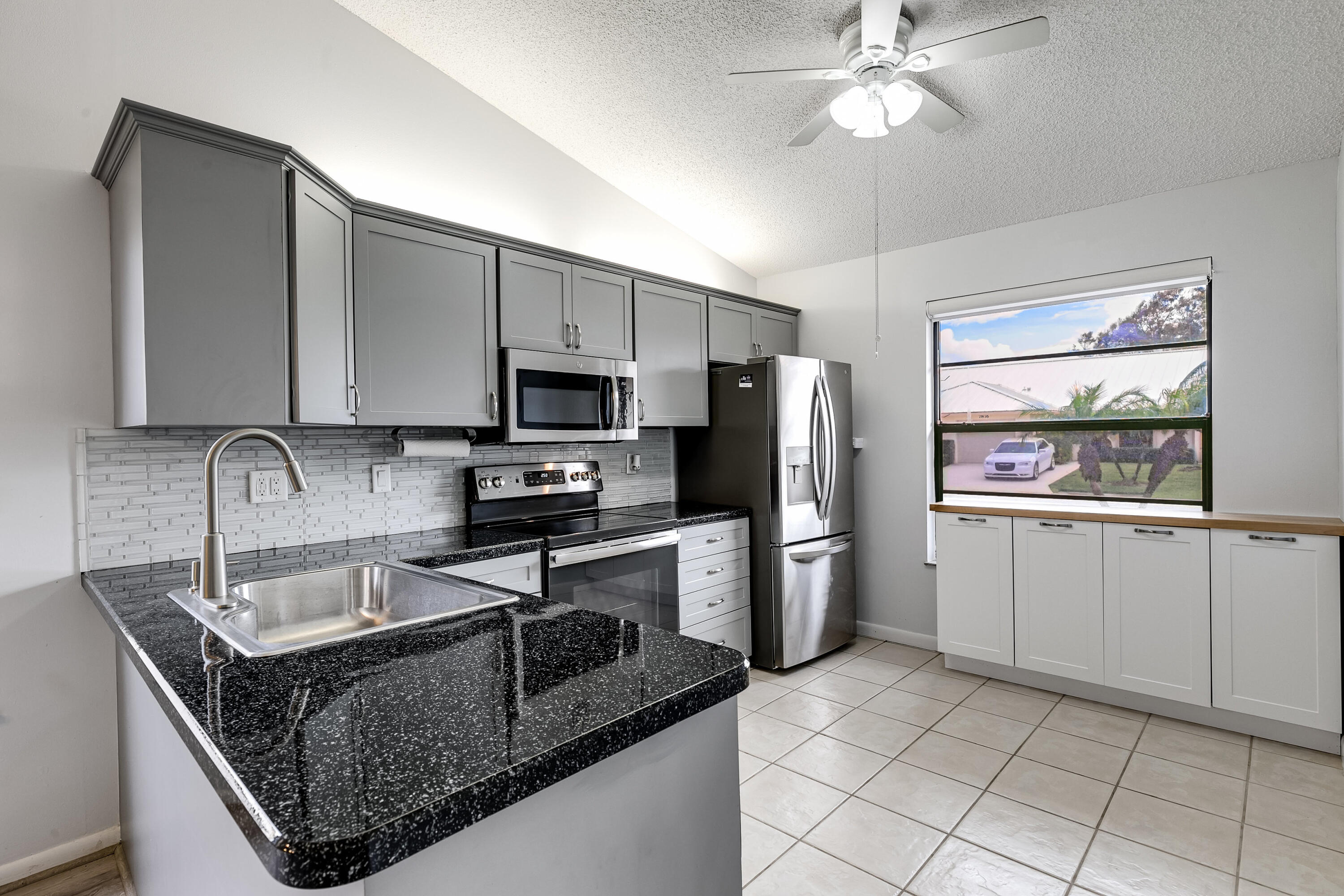 7877 SE Sugar Sand Circle