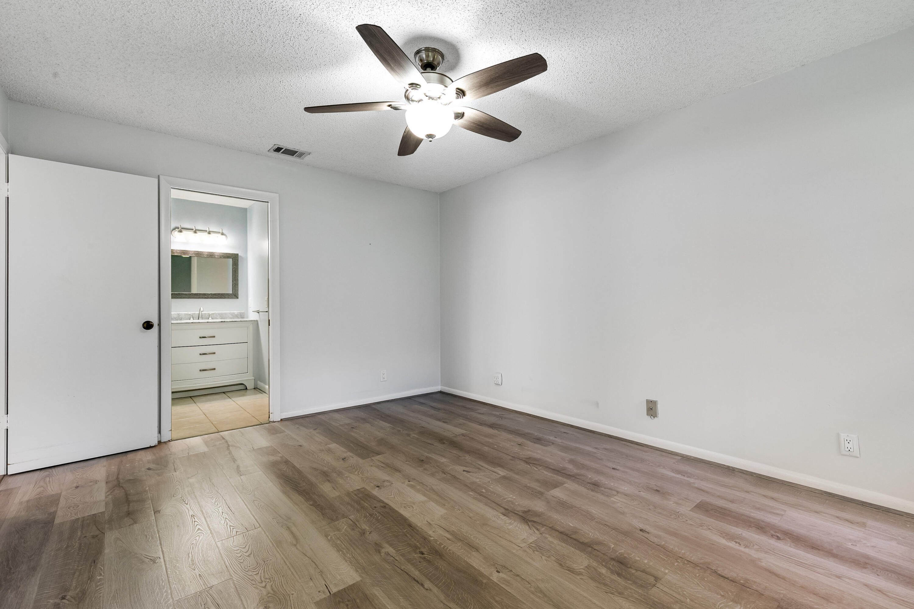 7877 SE Sugar Sand Circle