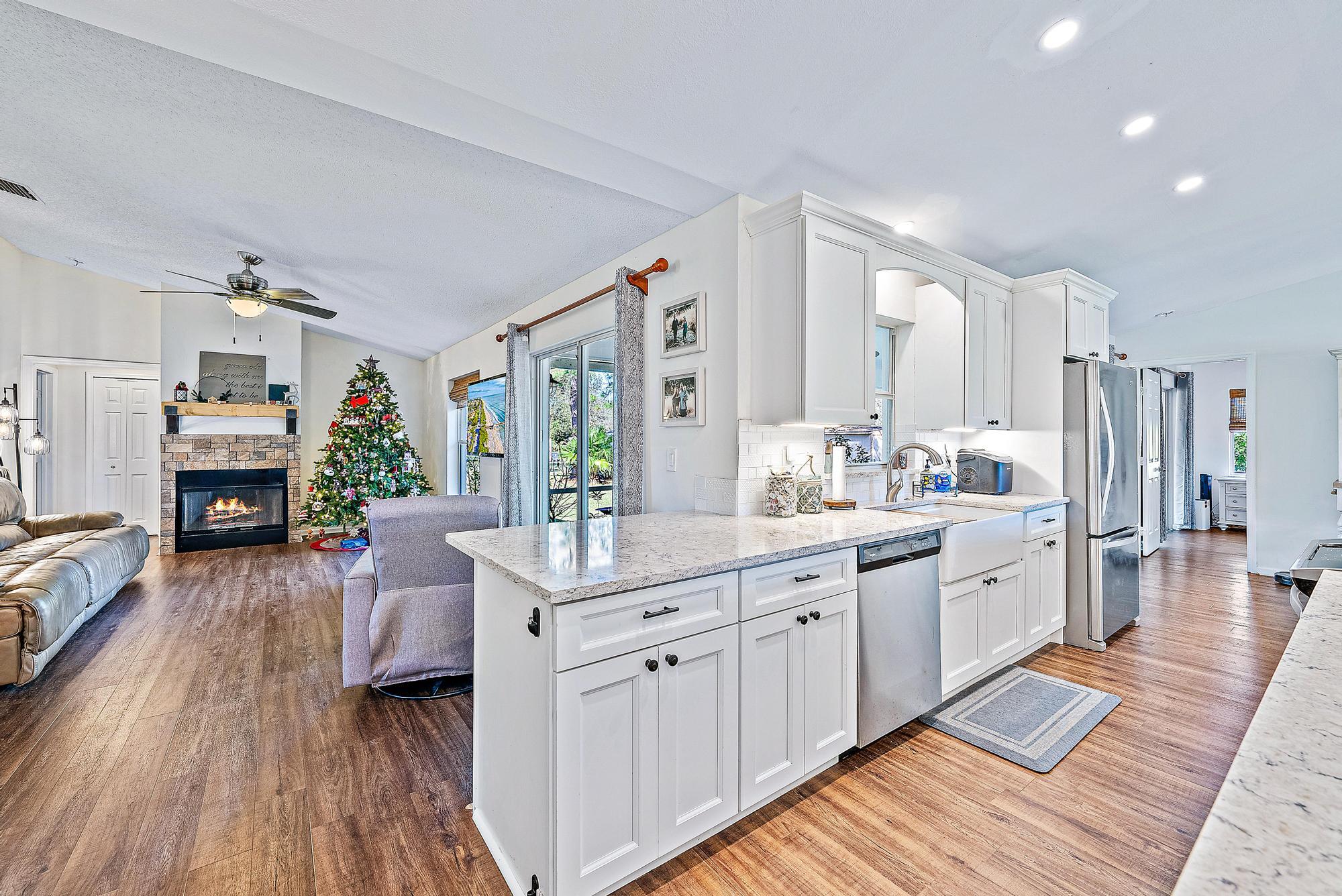 18727 Orange Grove Boulevard