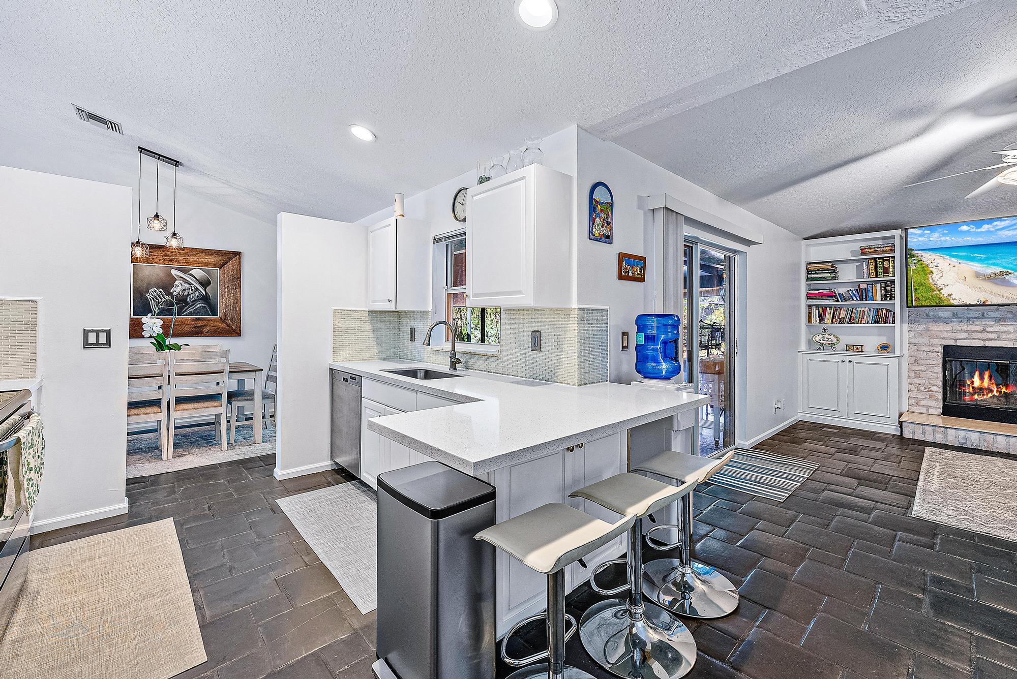 16117 Tangerine Boulevard