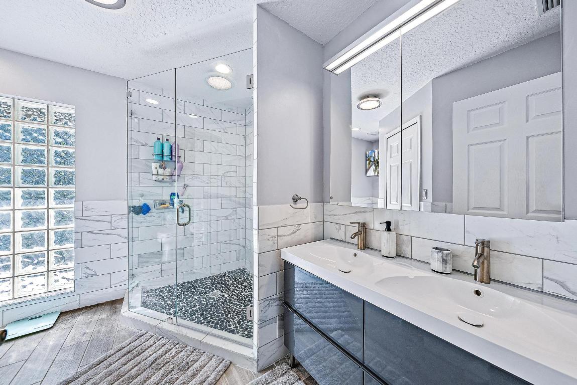 16117 Tangerine Boulevard