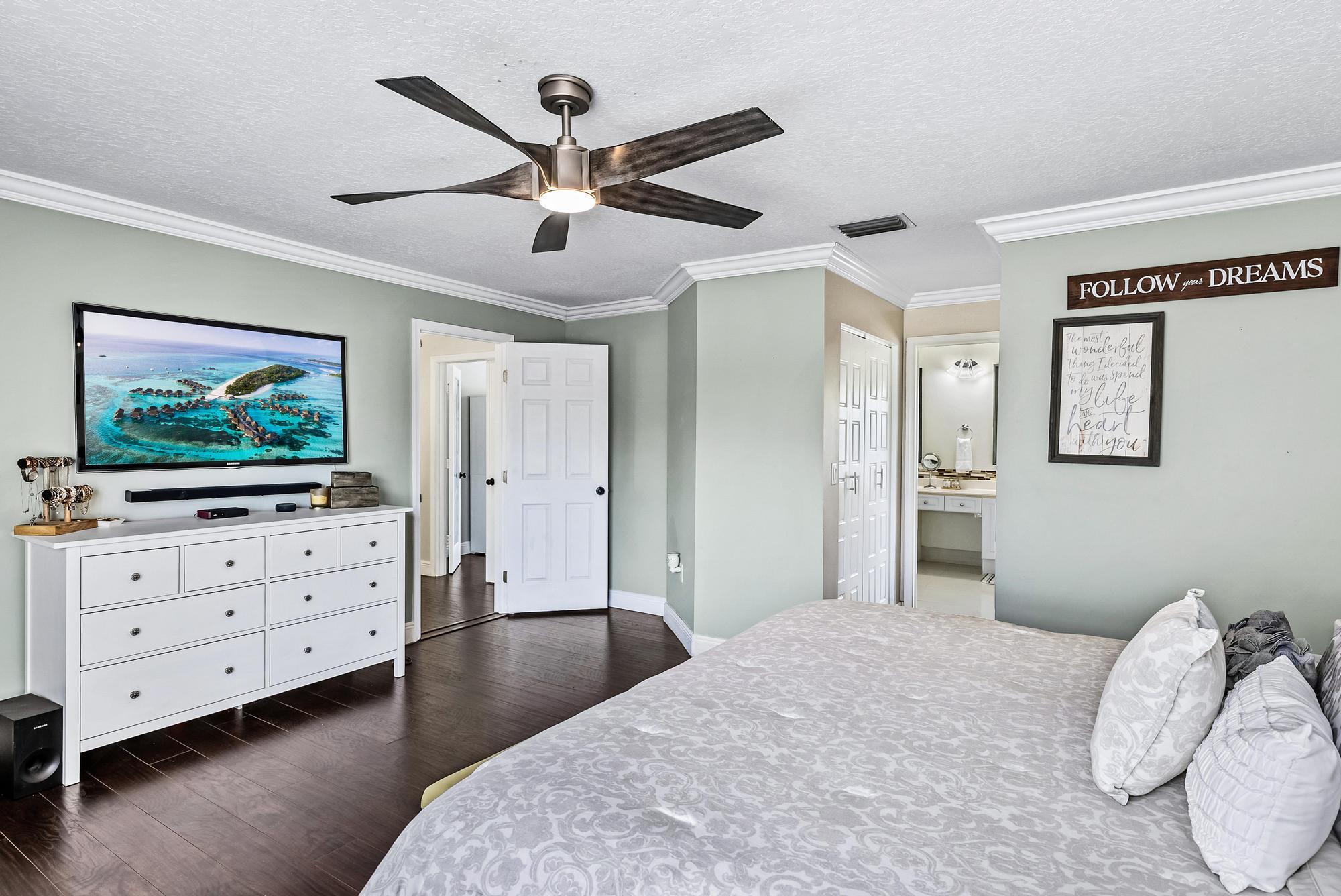 7178 Lake Island Drive