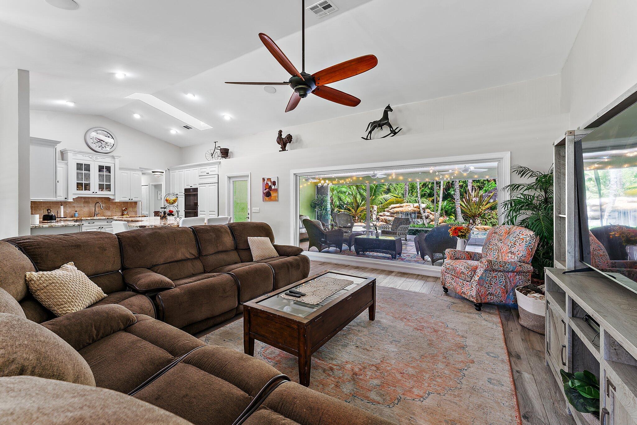 15864 72nd Drive N