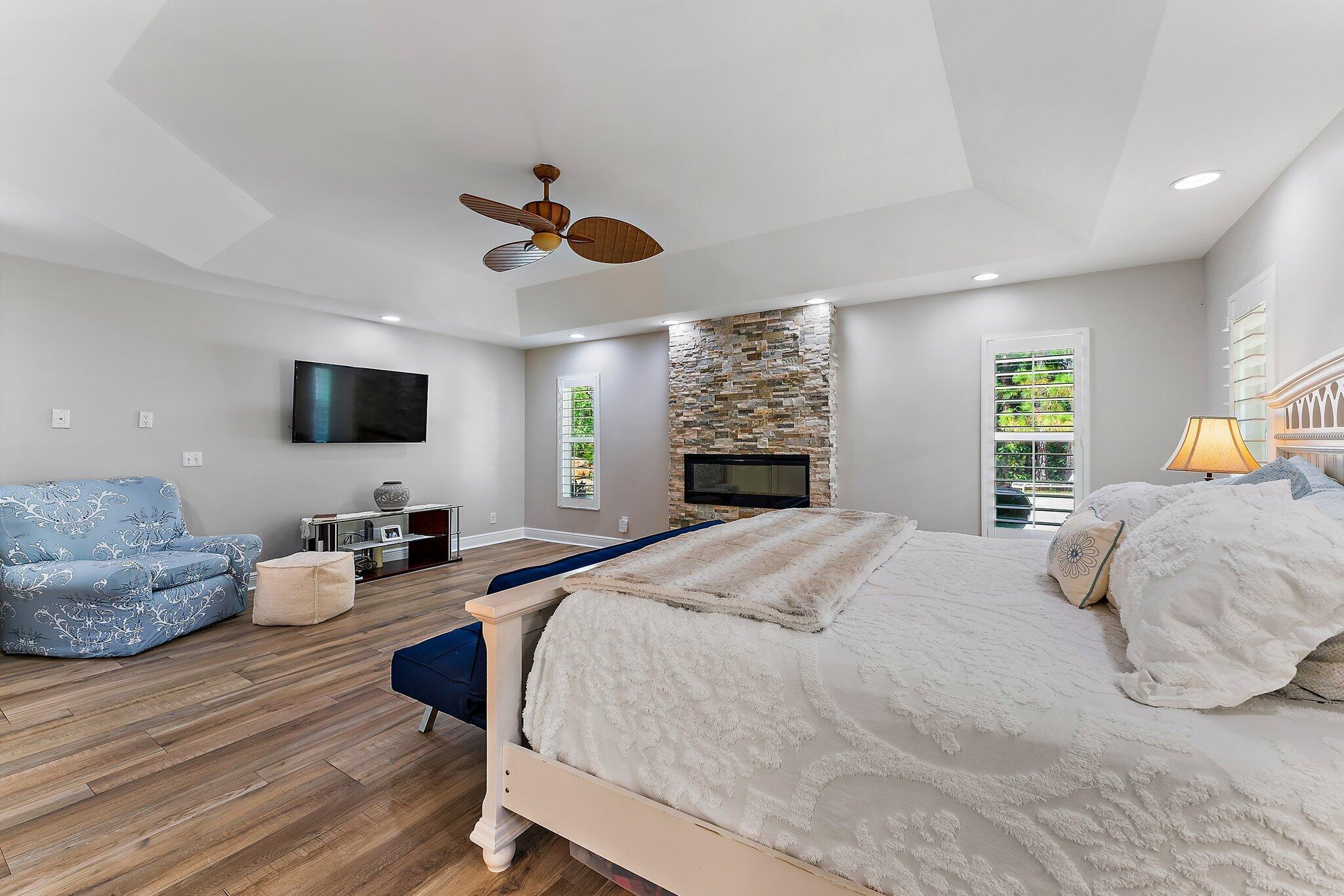 15864 72nd Drive N