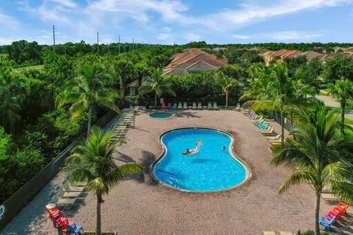 7618 SE Heritage Boulevard