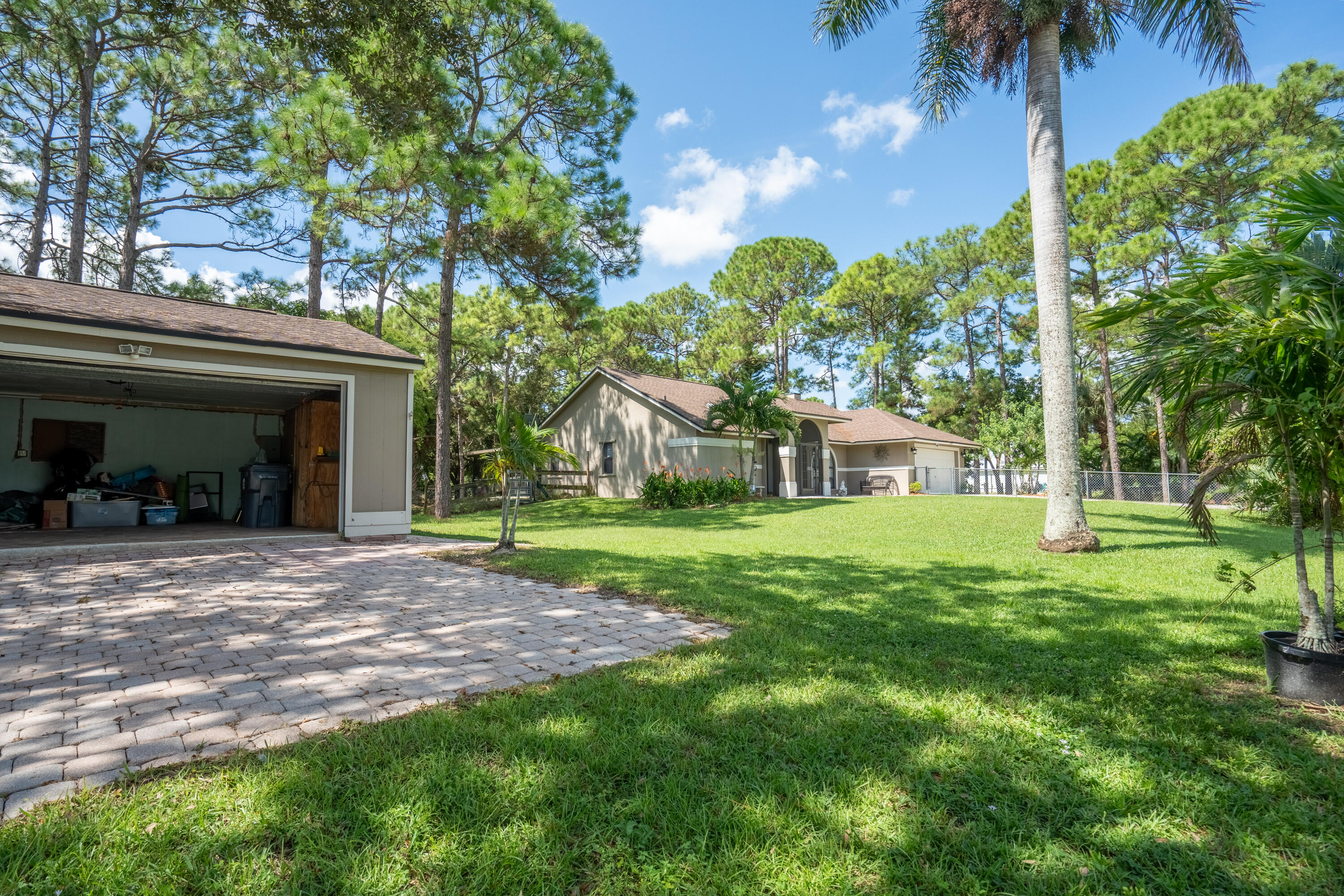 16856 70th Street N