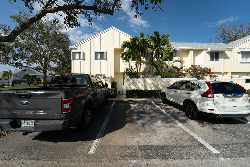 6270 Riverwalk Lane 5