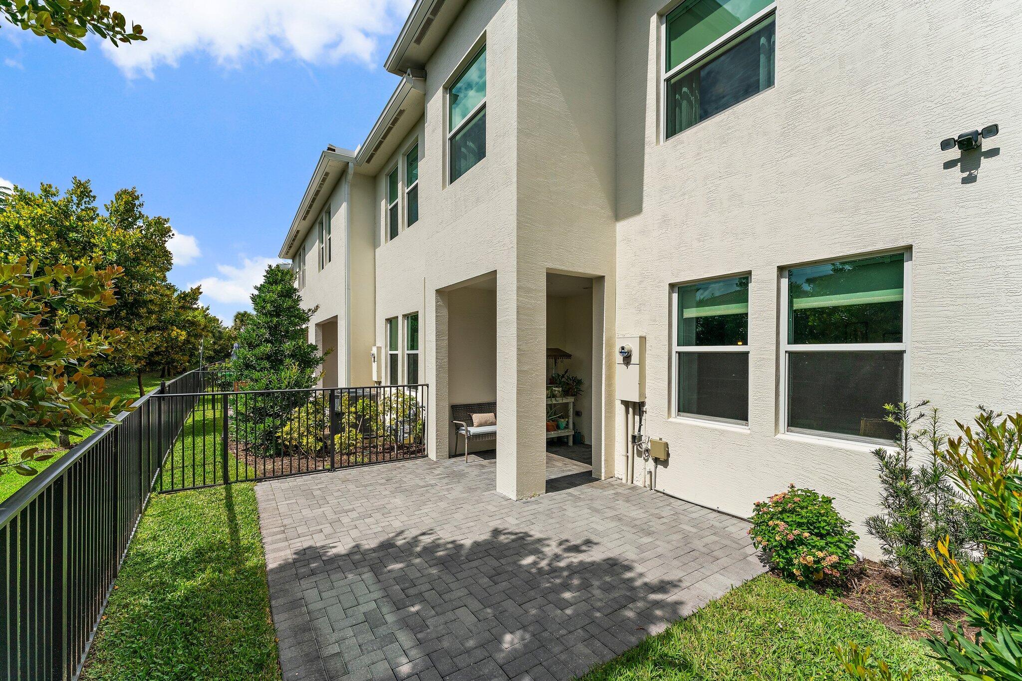 16300 Oakview Drive