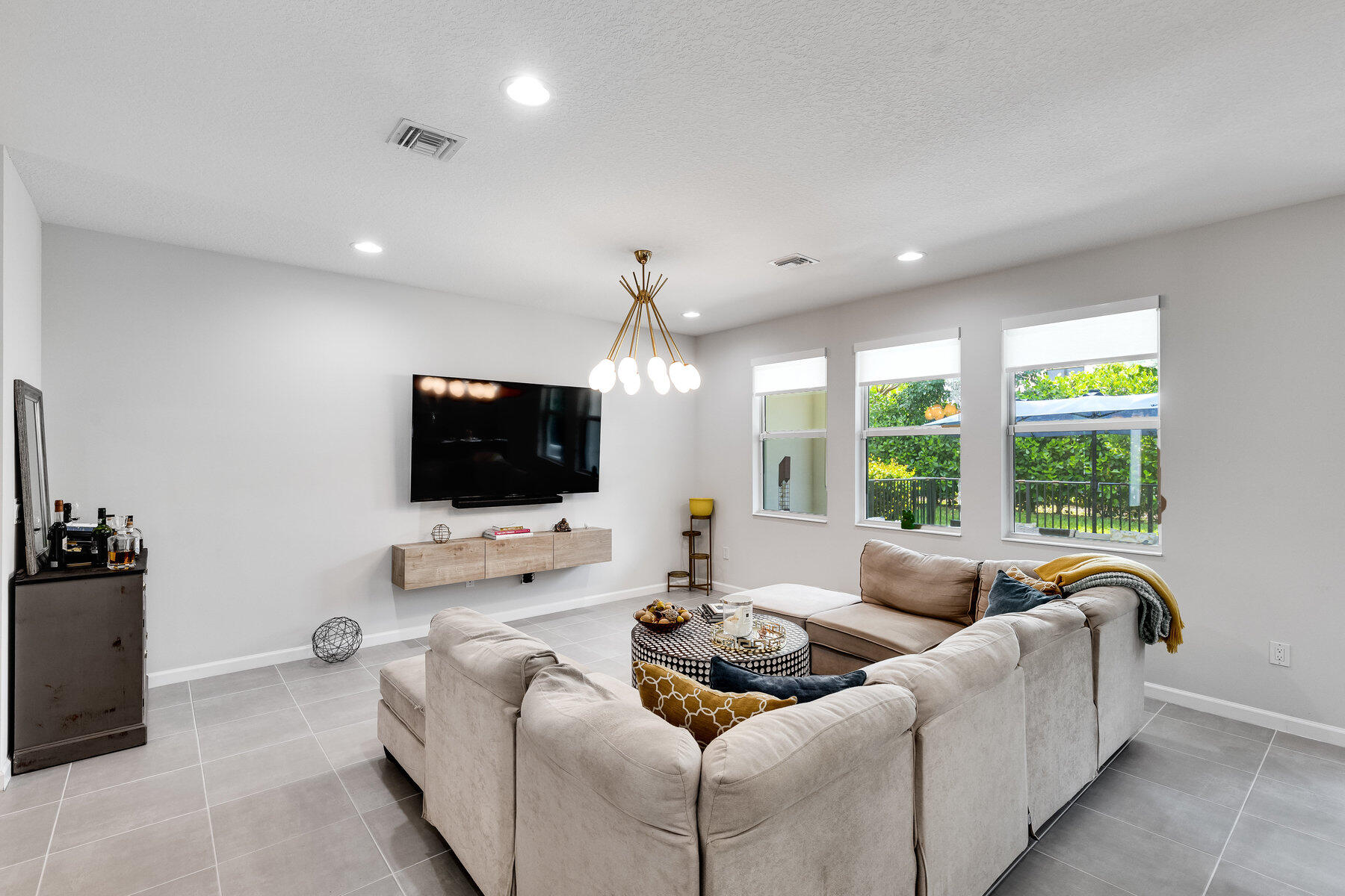 16330 Oakview Drive