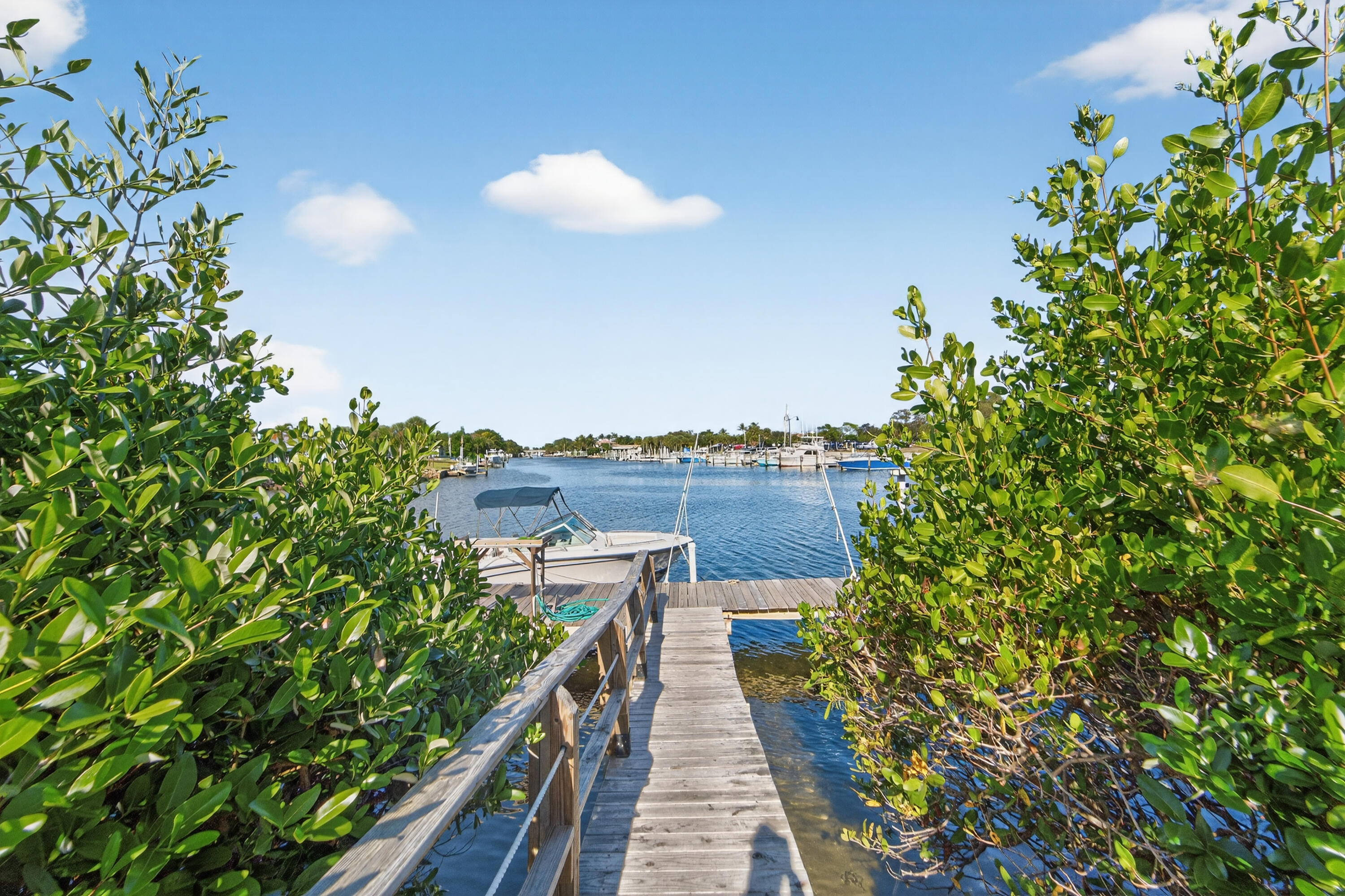 725 Hummingbird Way 103