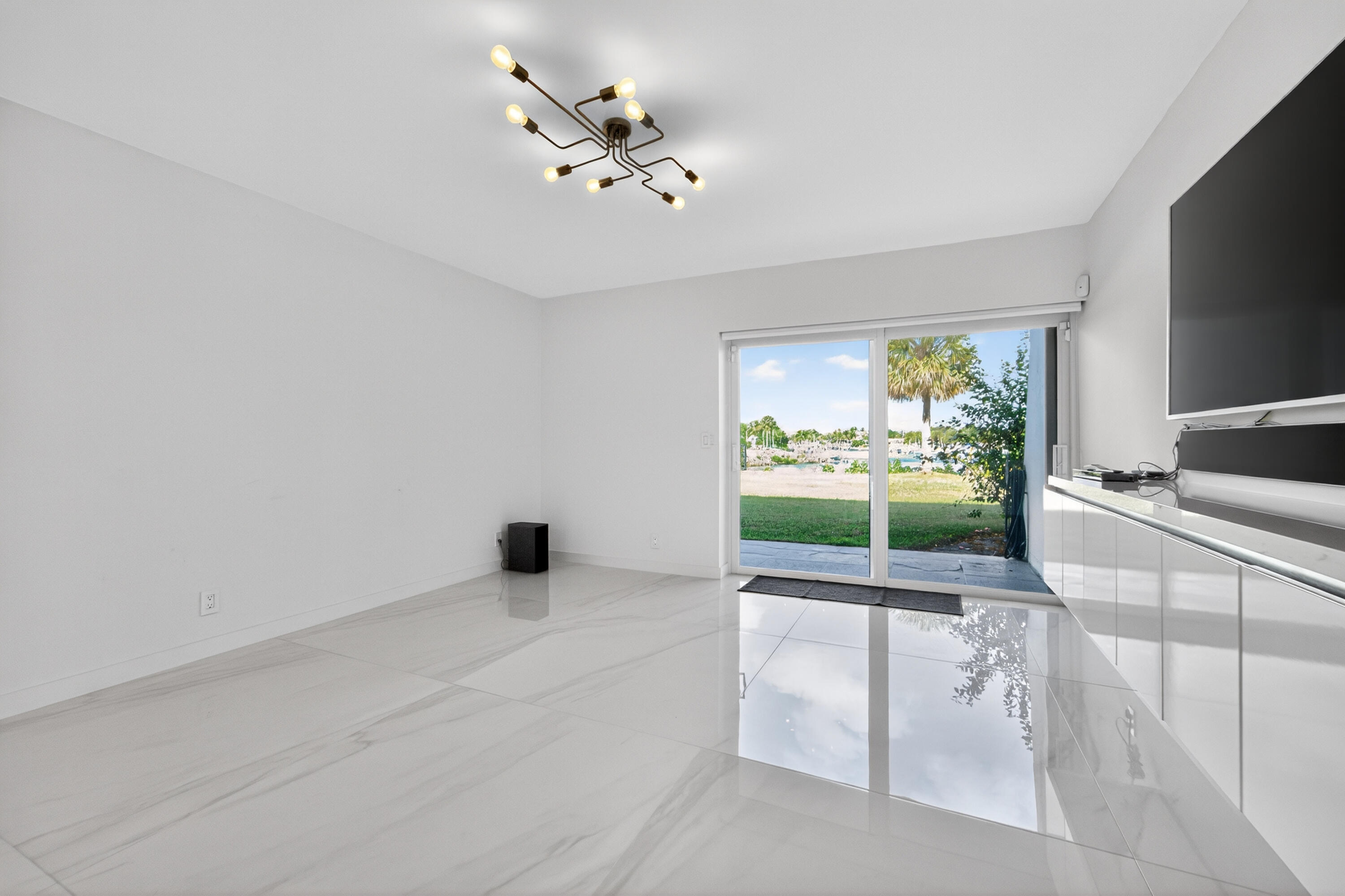 725 Hummingbird Way 103