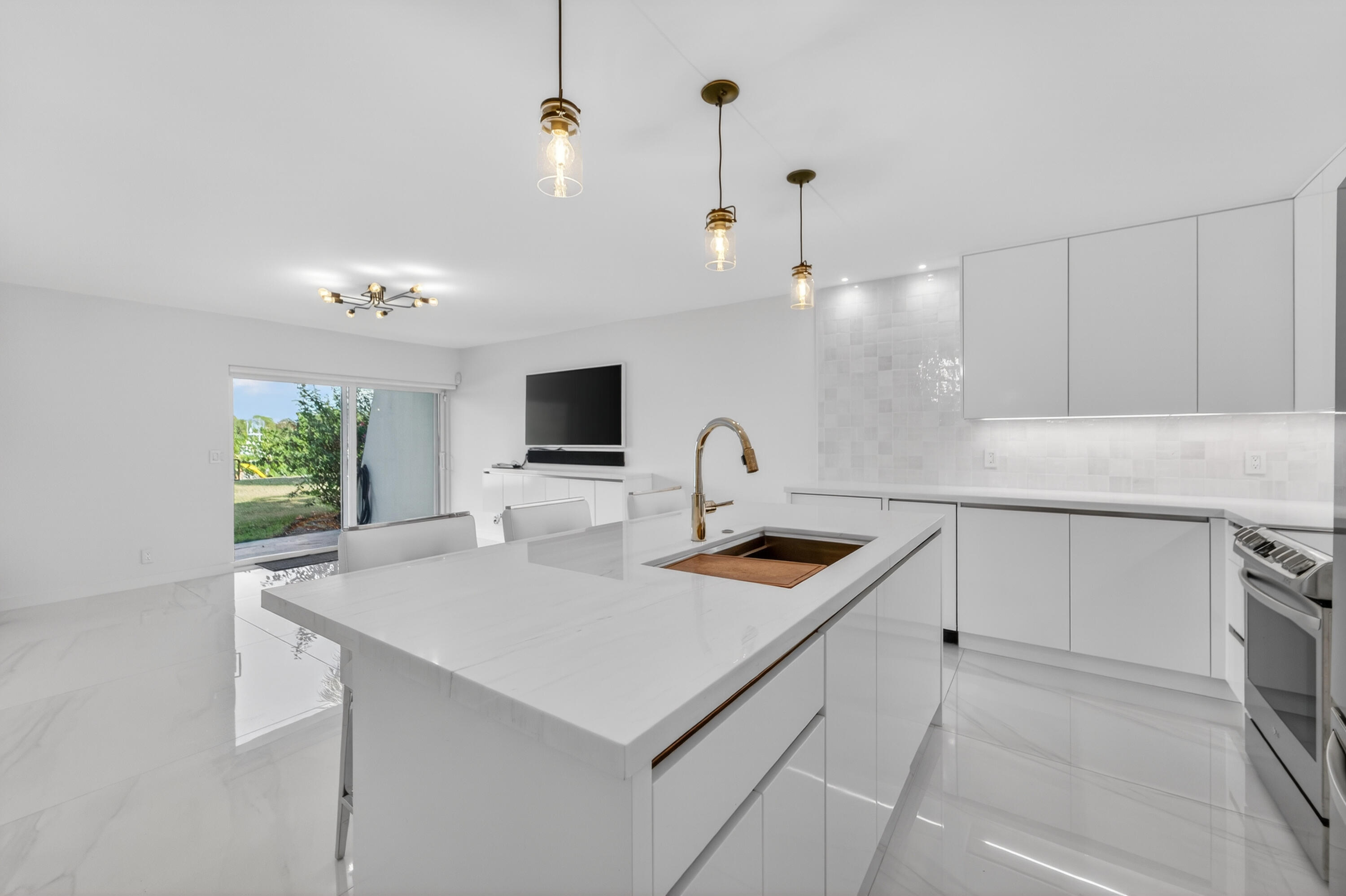 725 Hummingbird Way 103