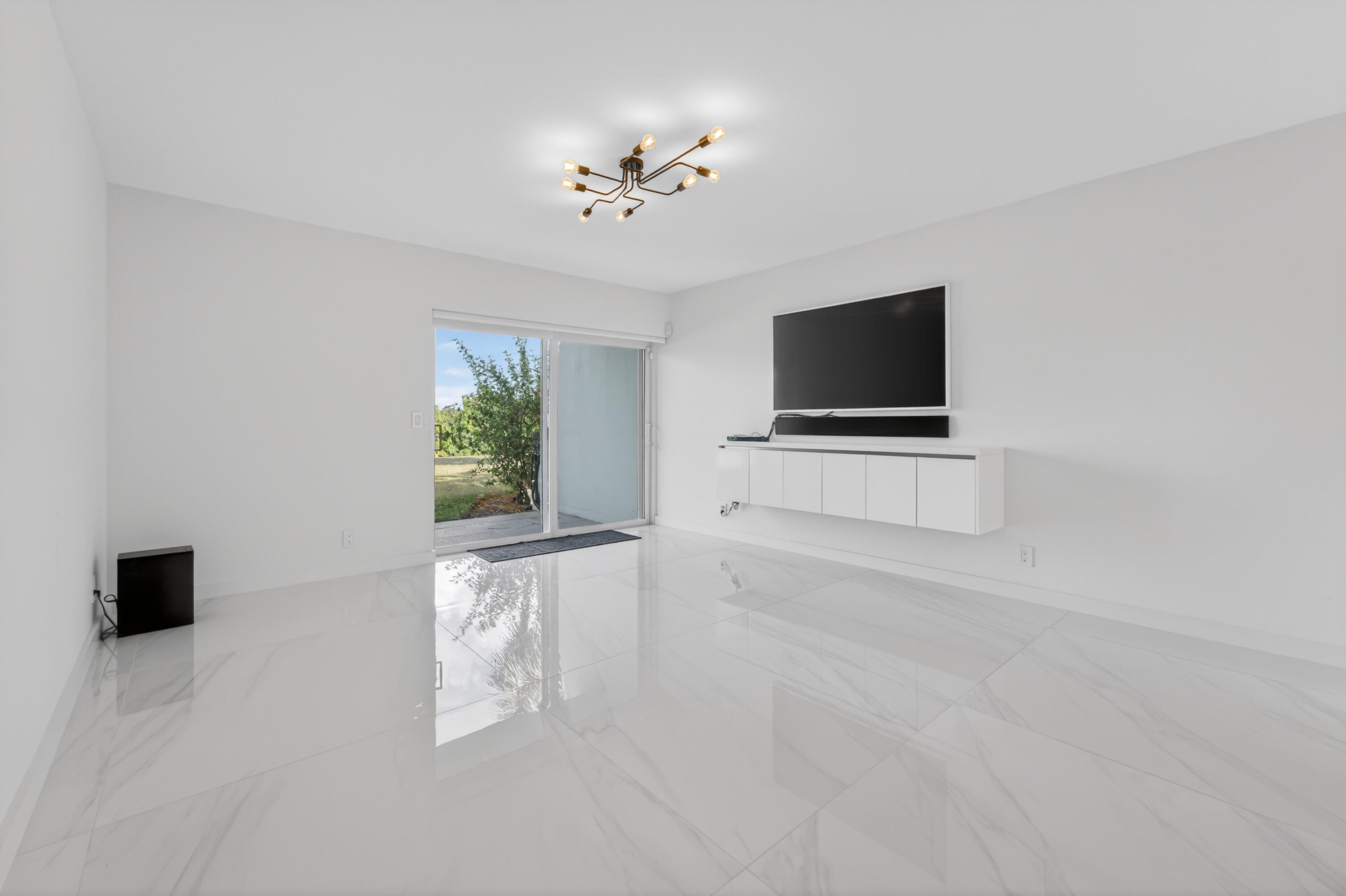 725 Hummingbird Way 103