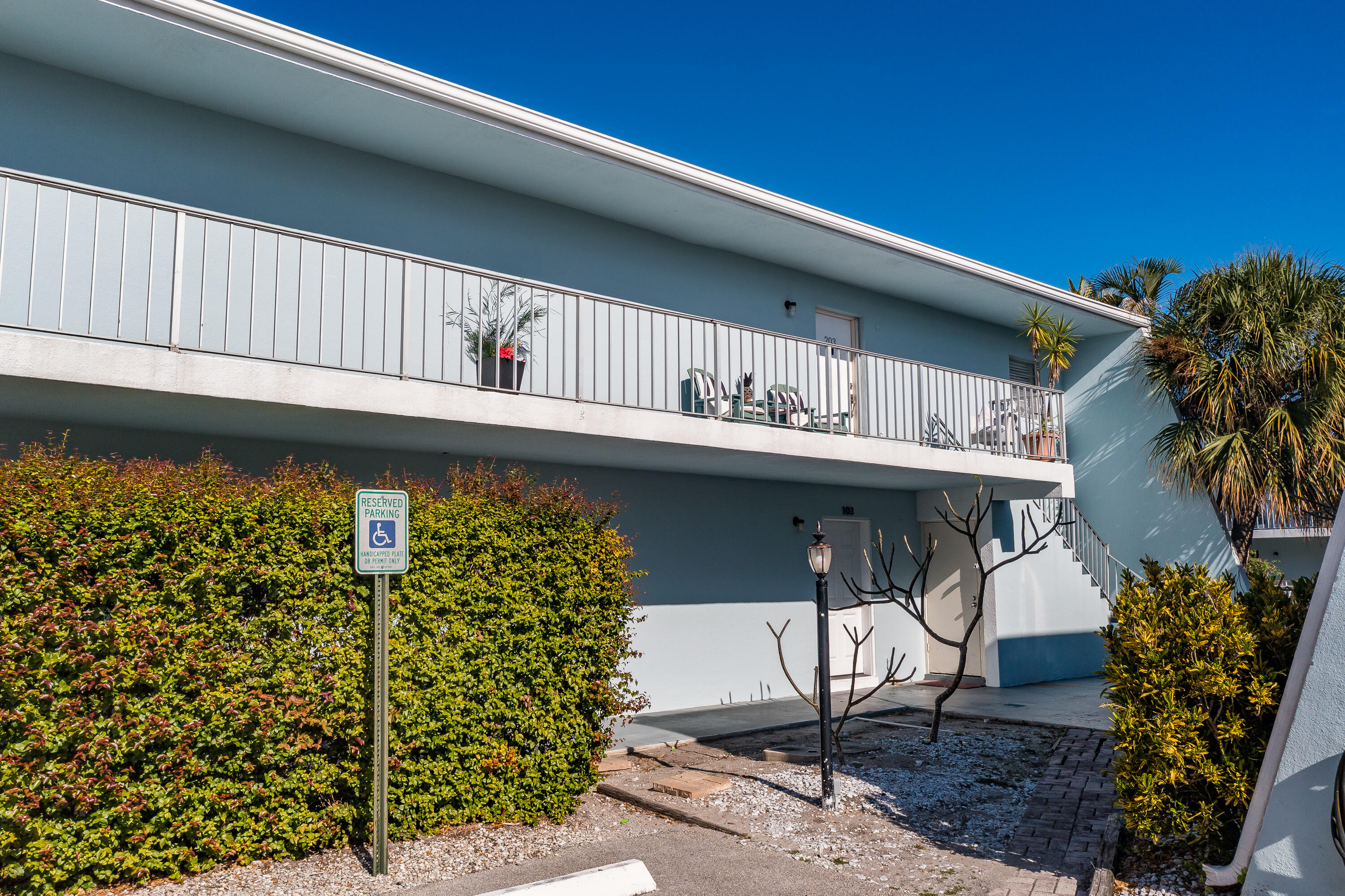 725 Hummingbird Way 103