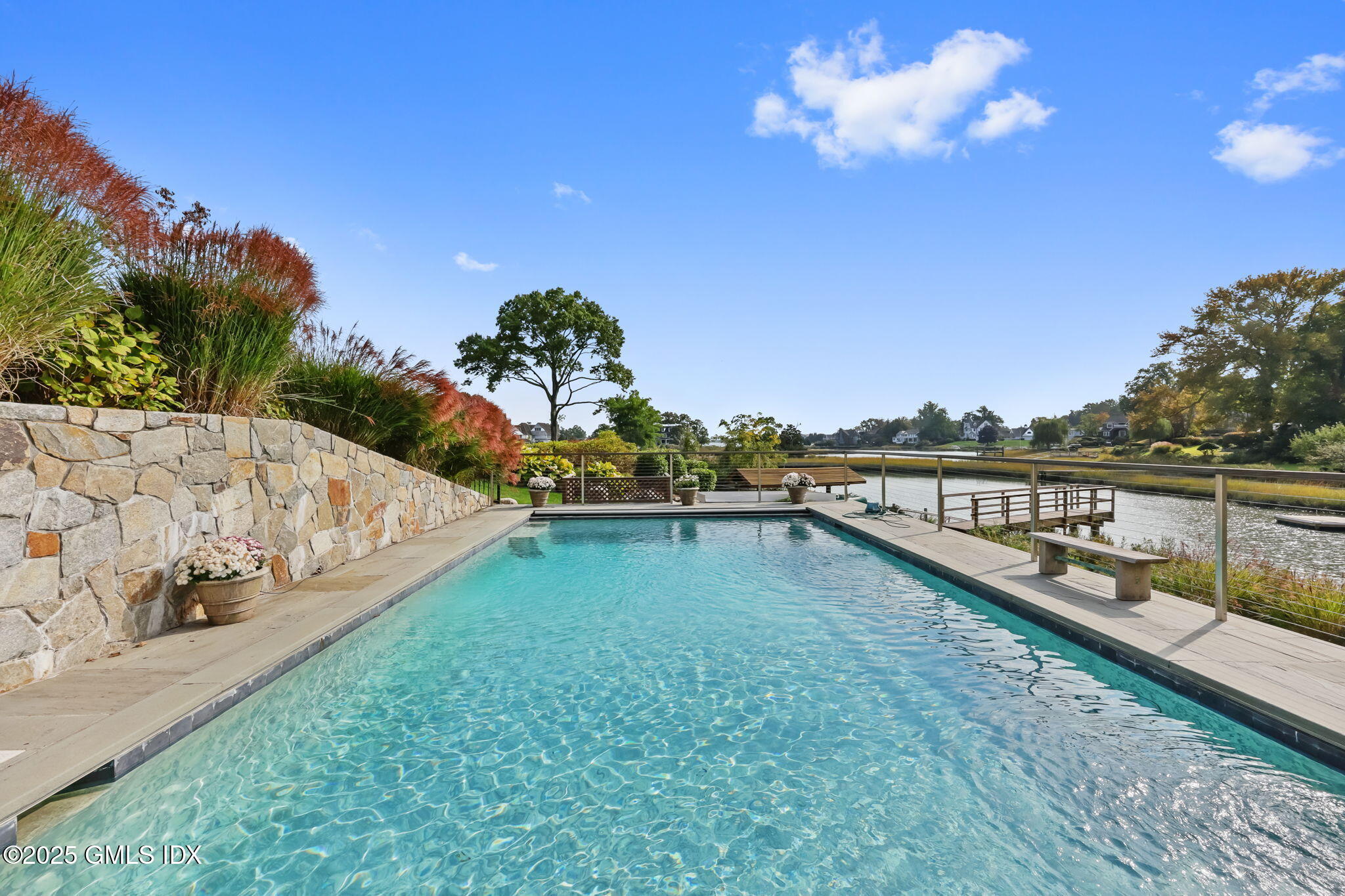 18 Shoal Point Lane