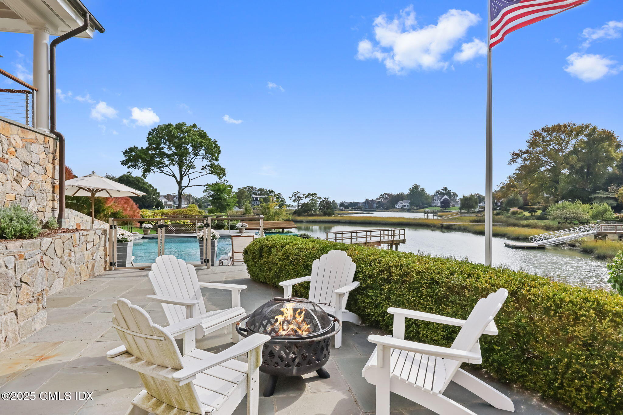 18 Shoal Point Lane