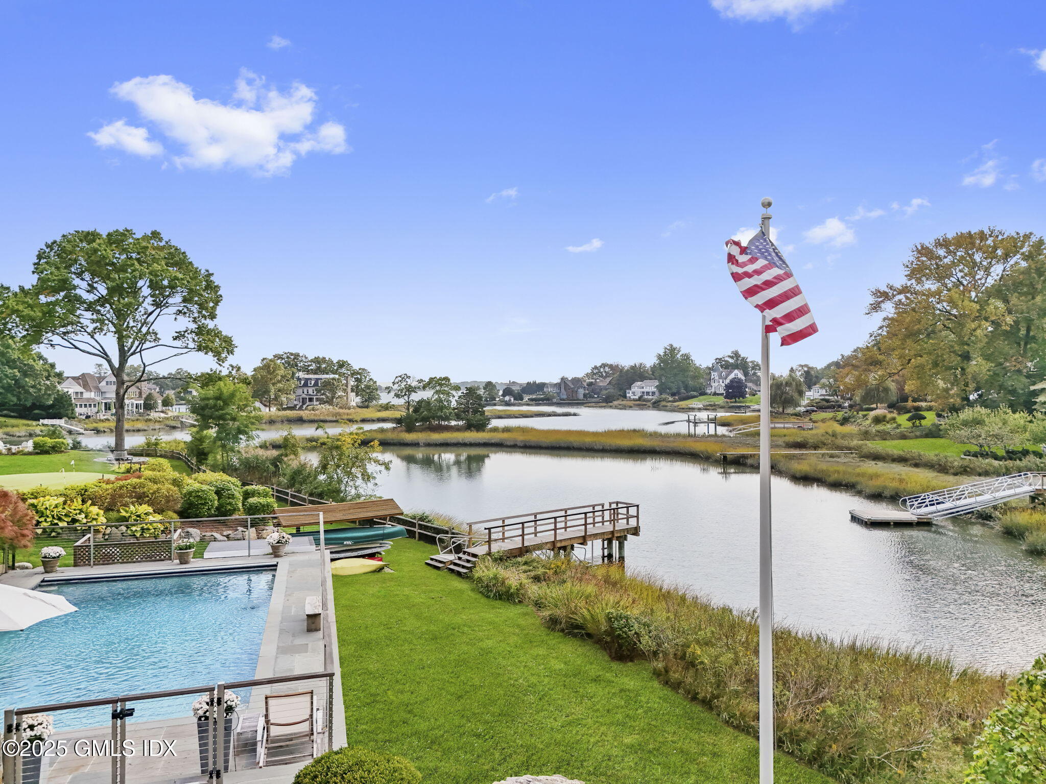 18 Shoal Point Lane