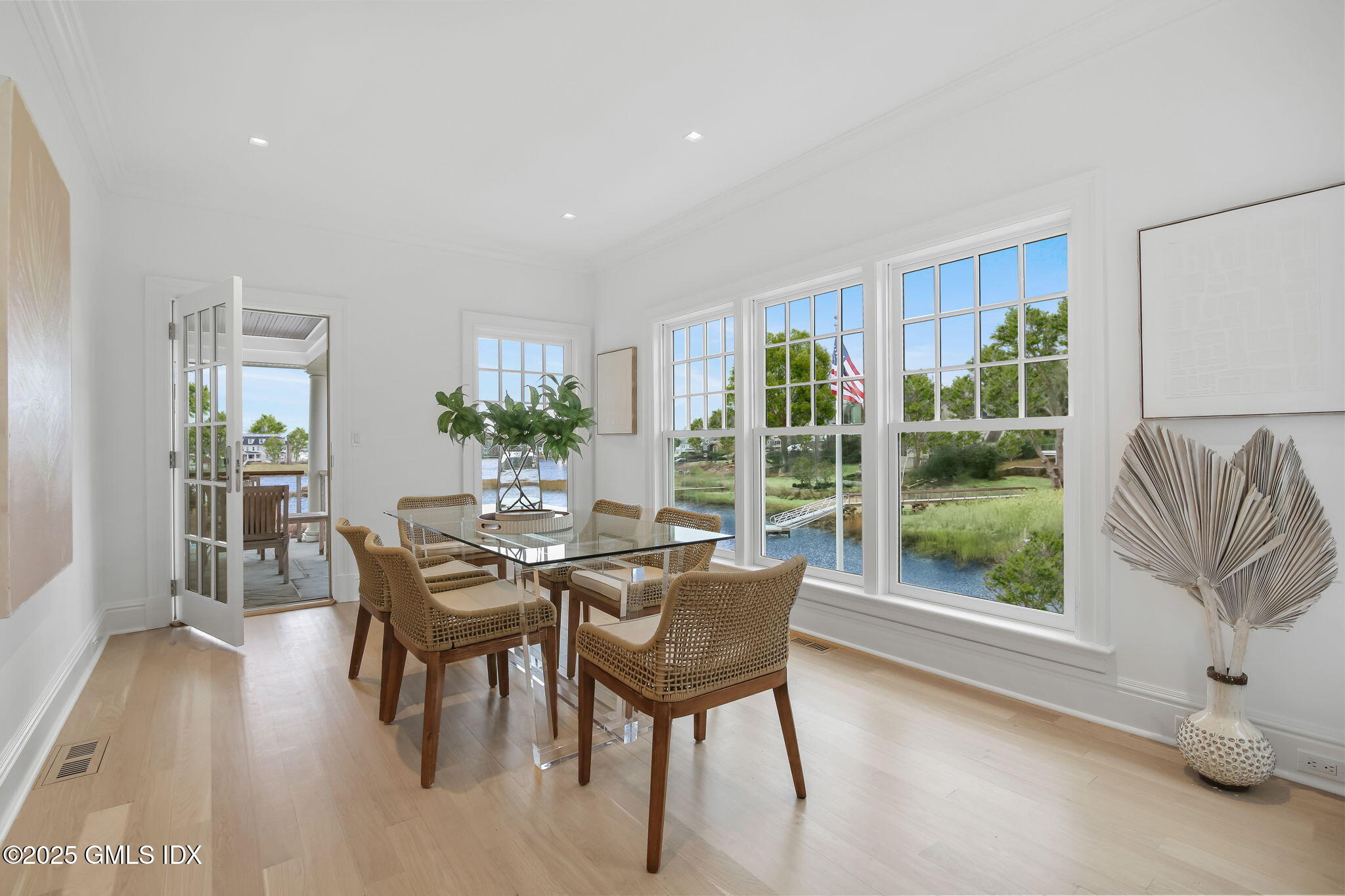 18 Shoal Point Lane