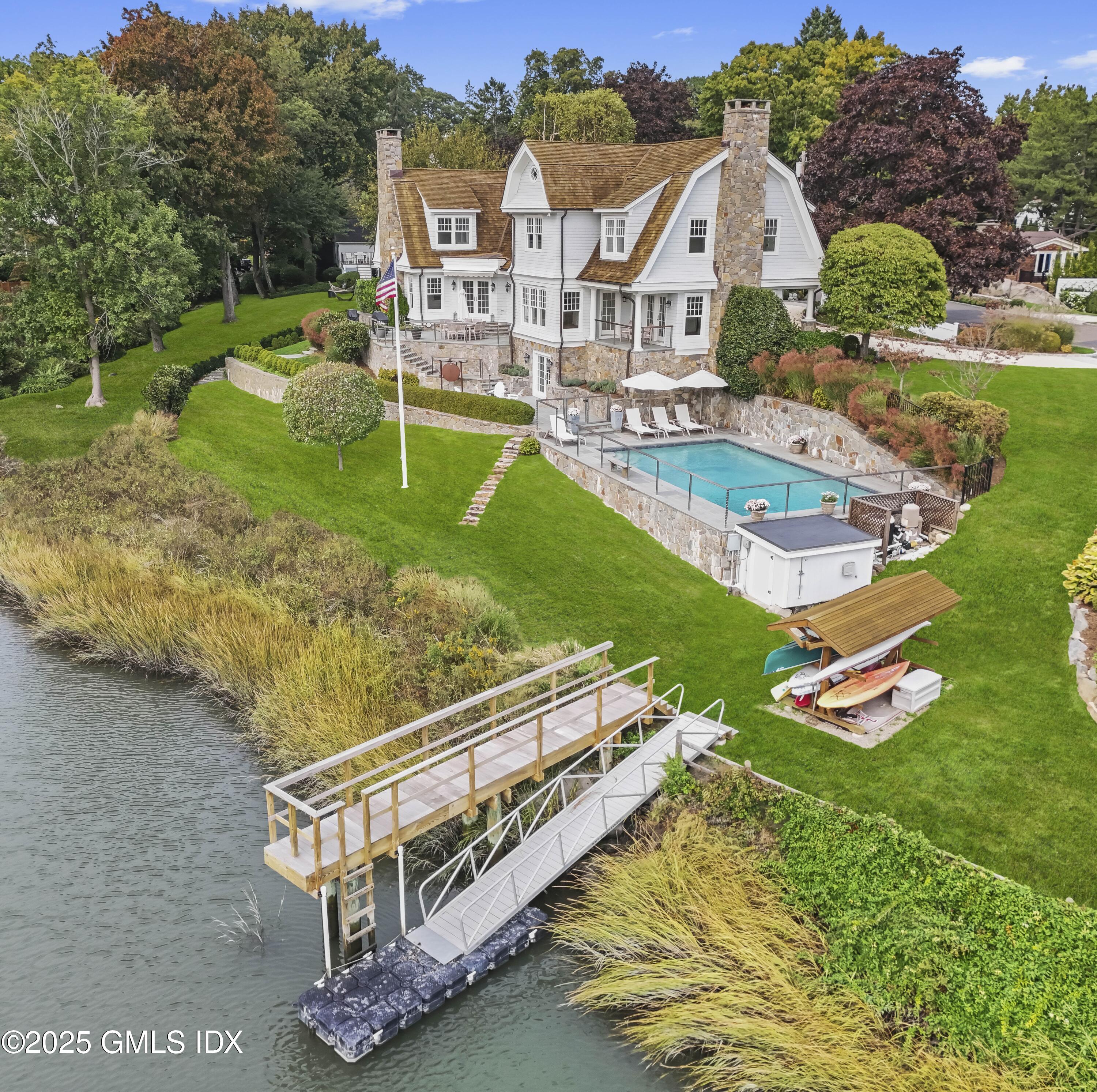 18 Shoal Point Lane