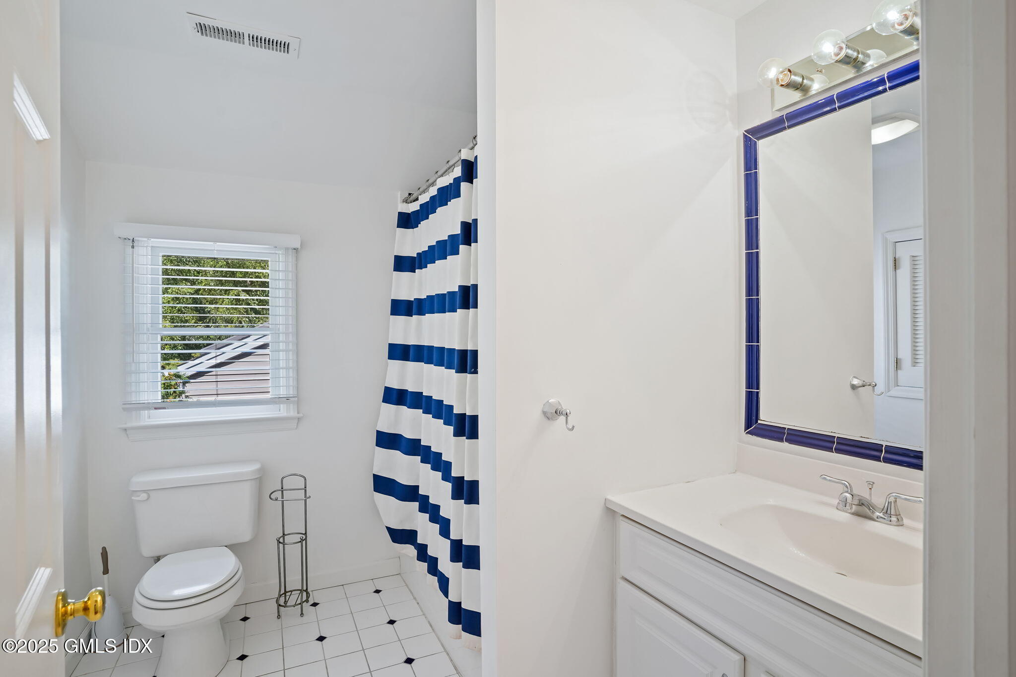 2 Midbrook Lane