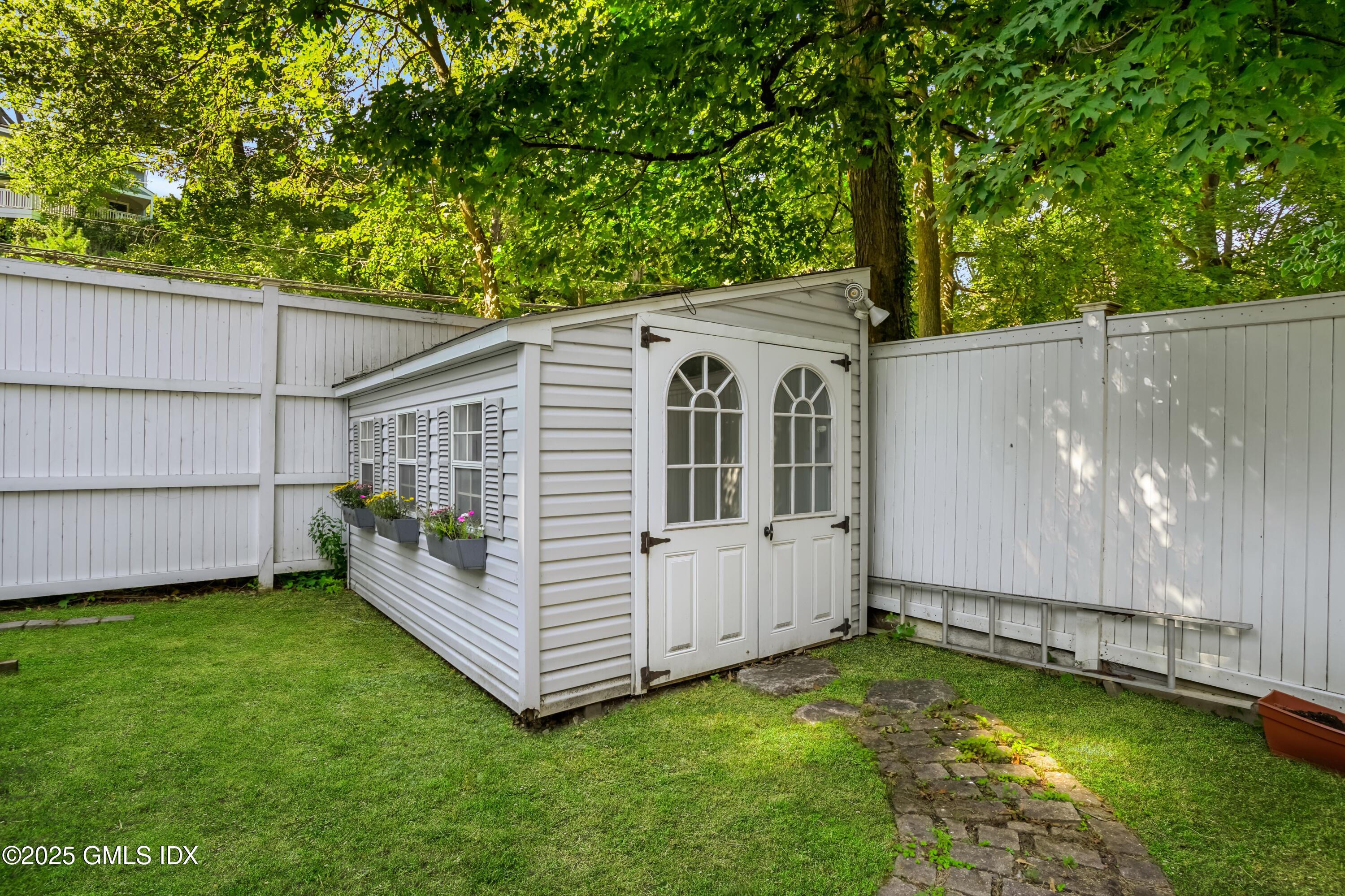 2 Midbrook Lane