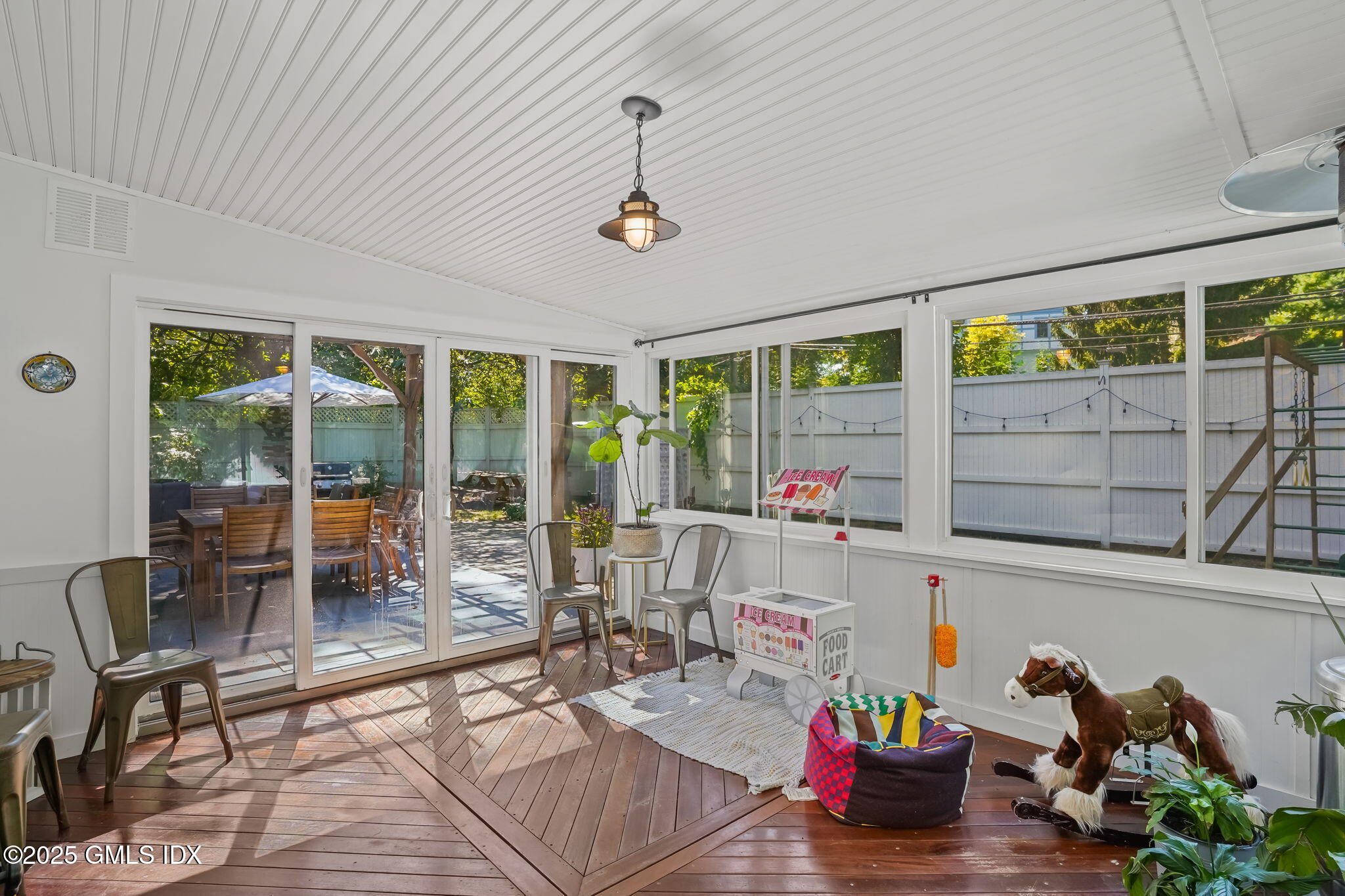2 Midbrook Lane
