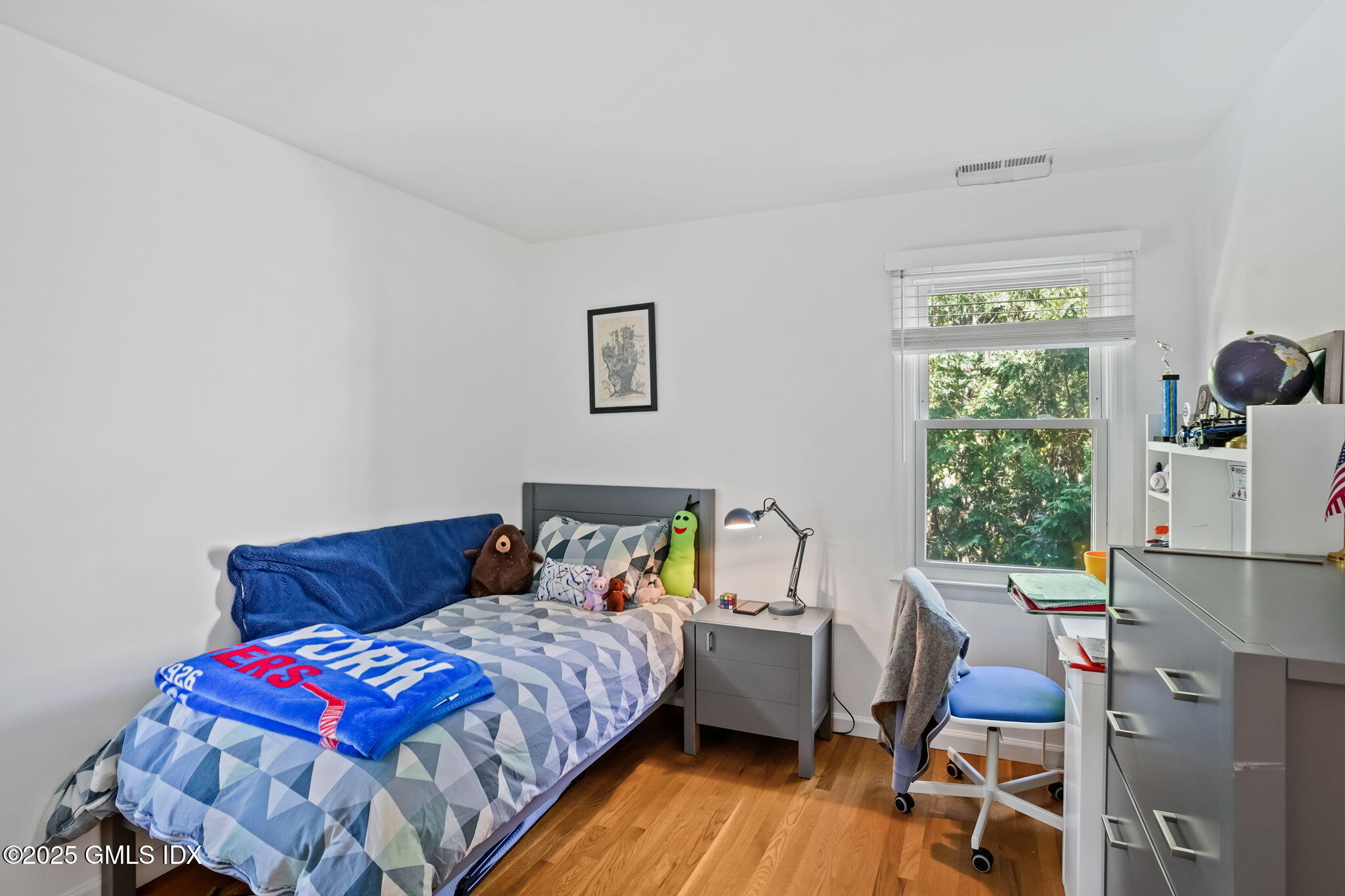2 Midbrook Lane
