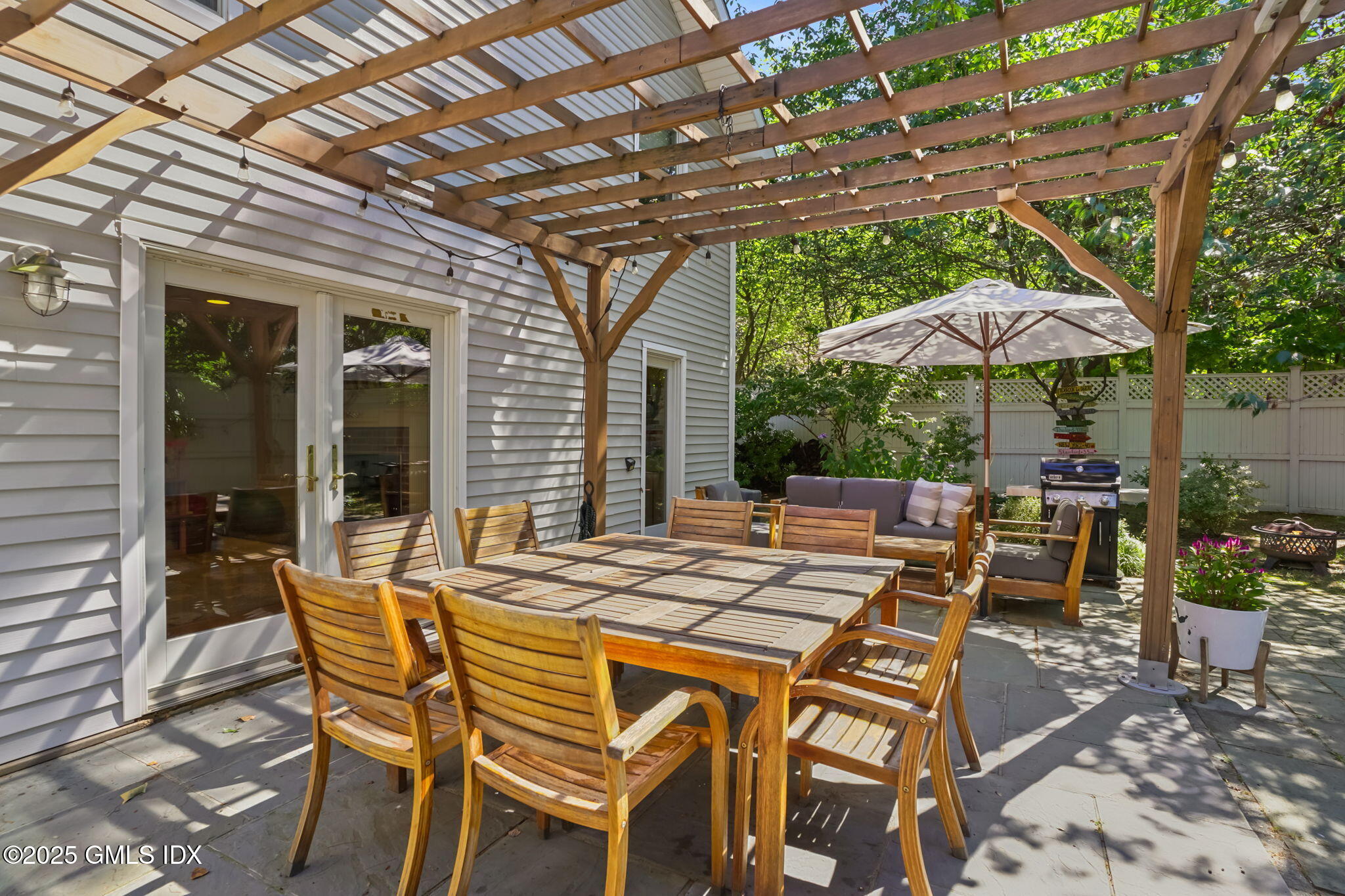 2 Midbrook Lane