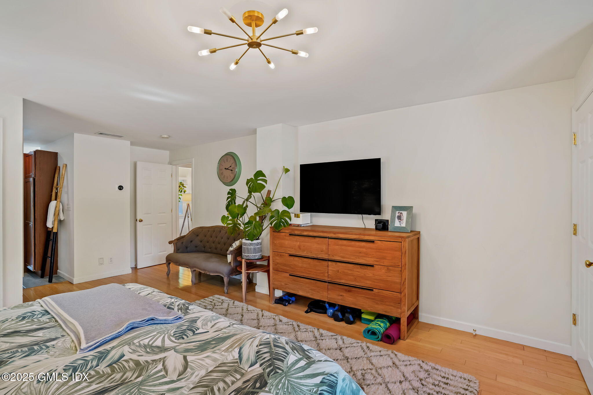2 Midbrook Lane