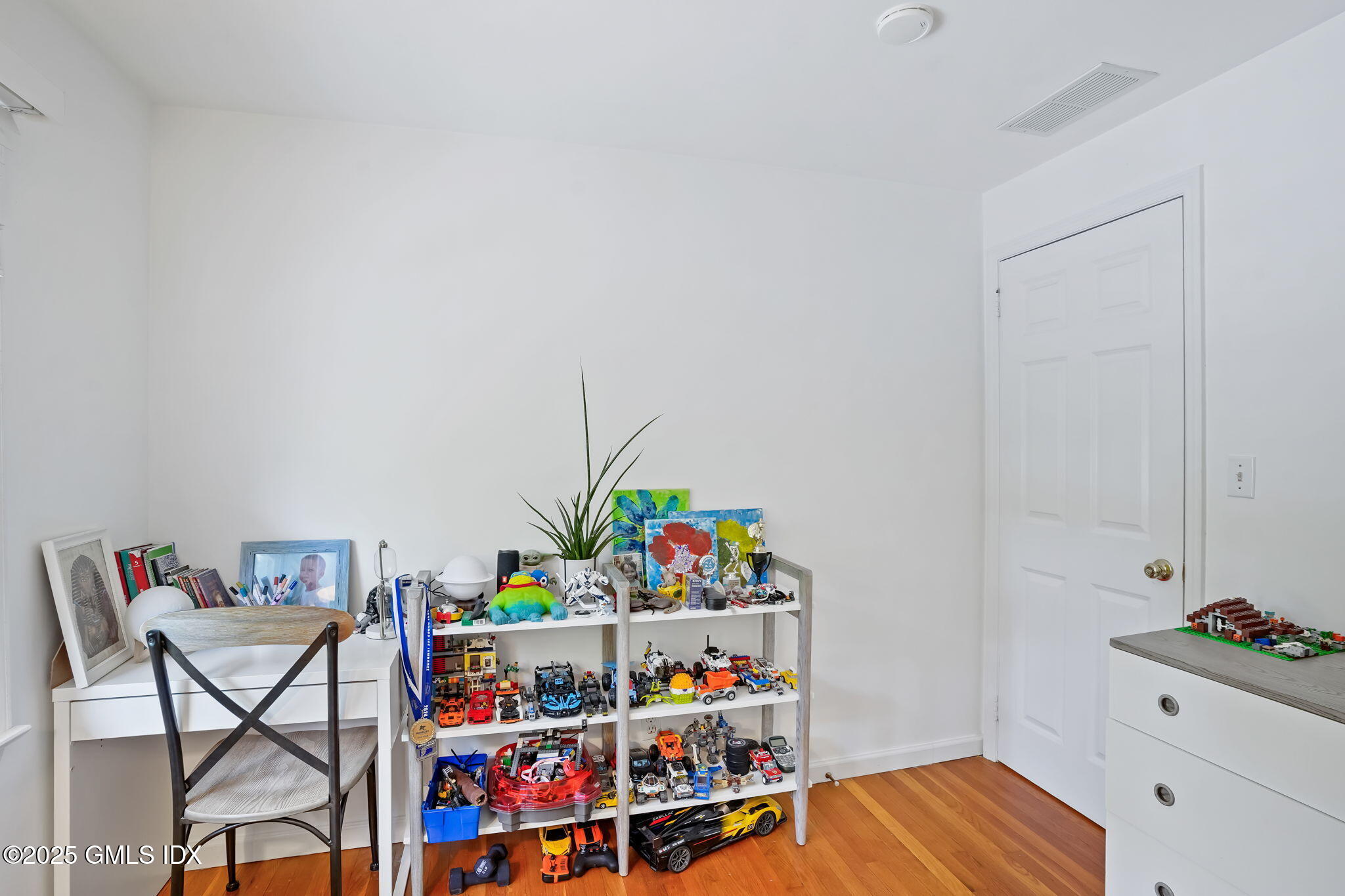 2 Midbrook Lane