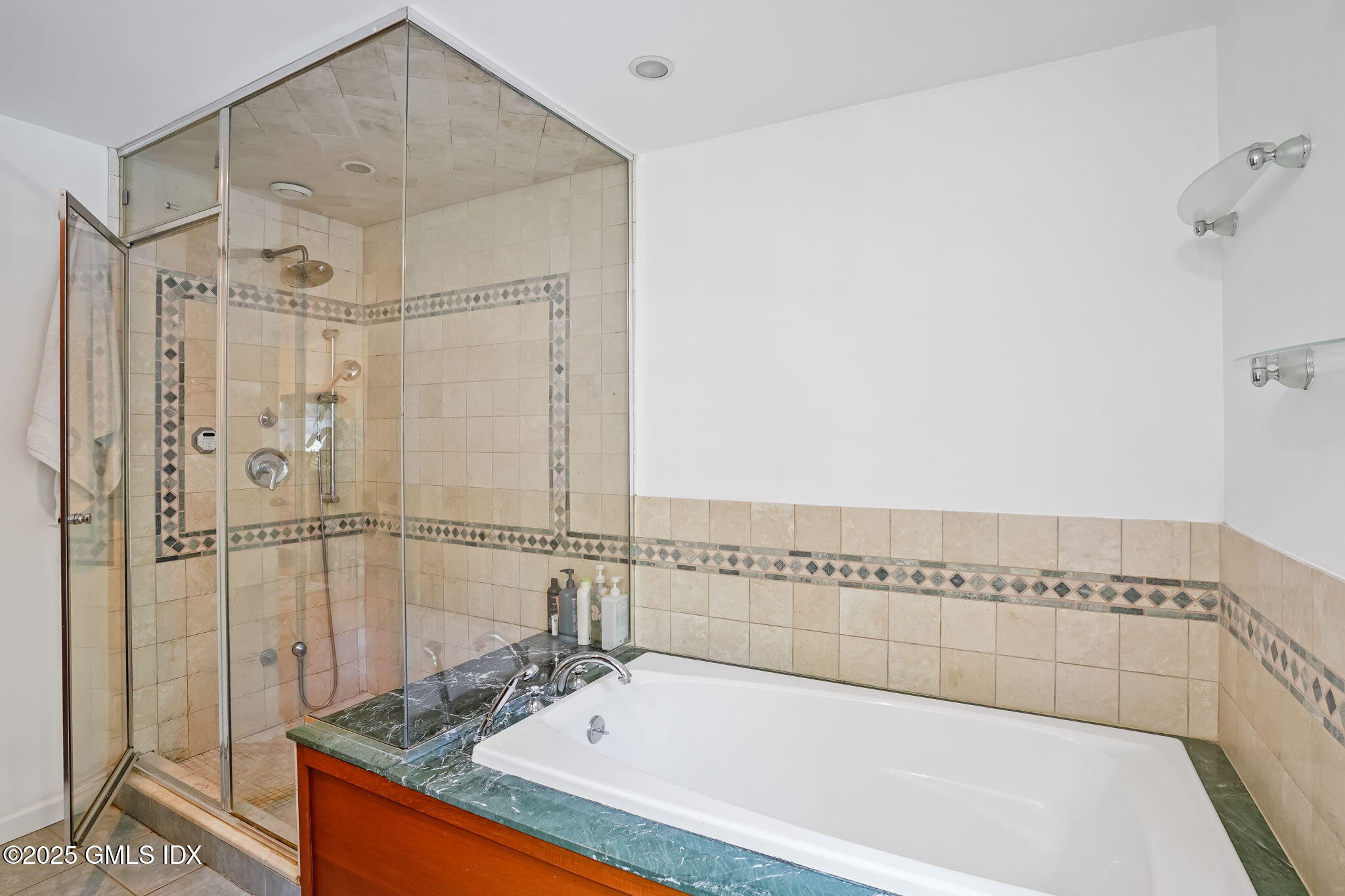 2 Midbrook Lane