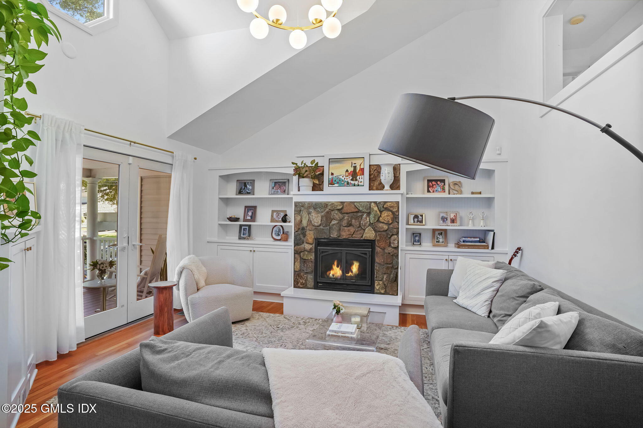 2 Midbrook Lane