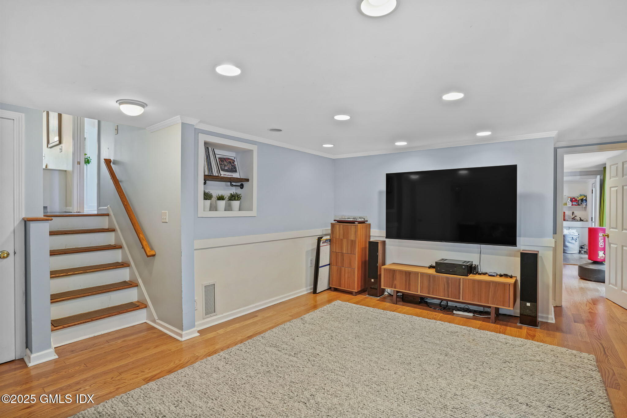 2 Midbrook Lane