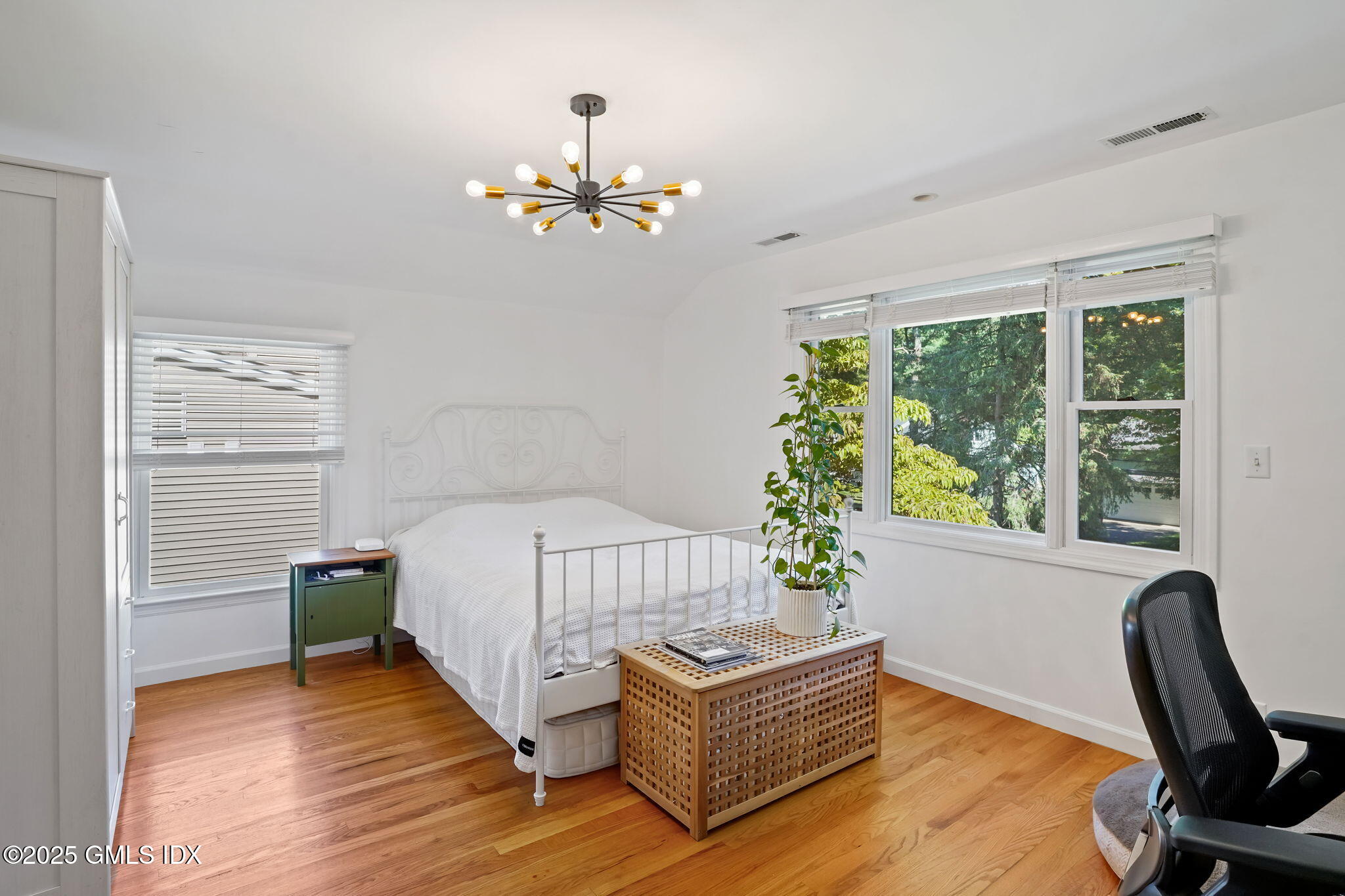 2 Midbrook Lane