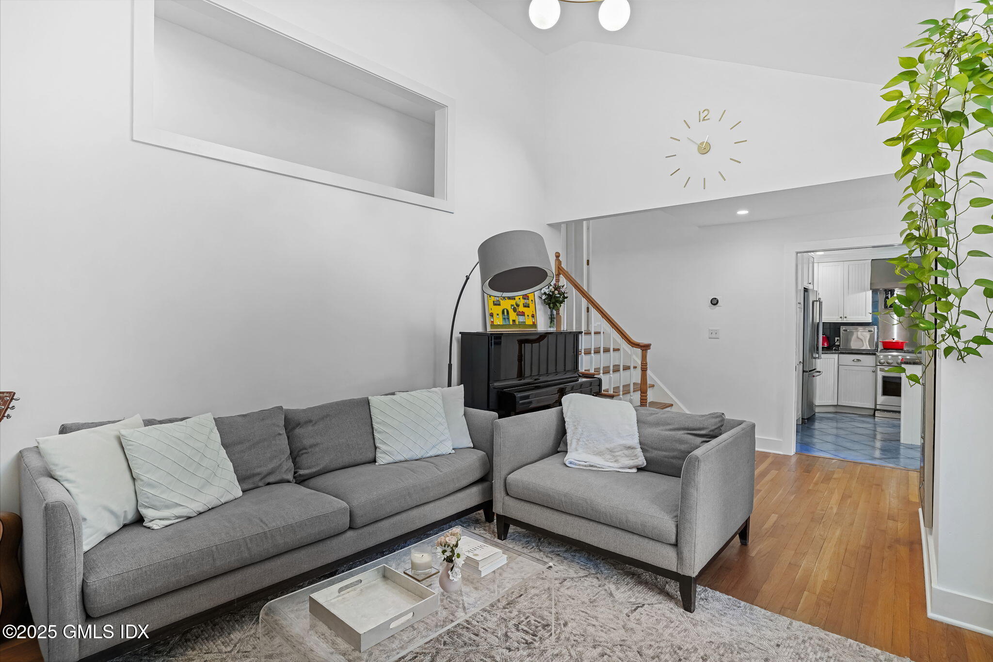 2 Midbrook Lane
