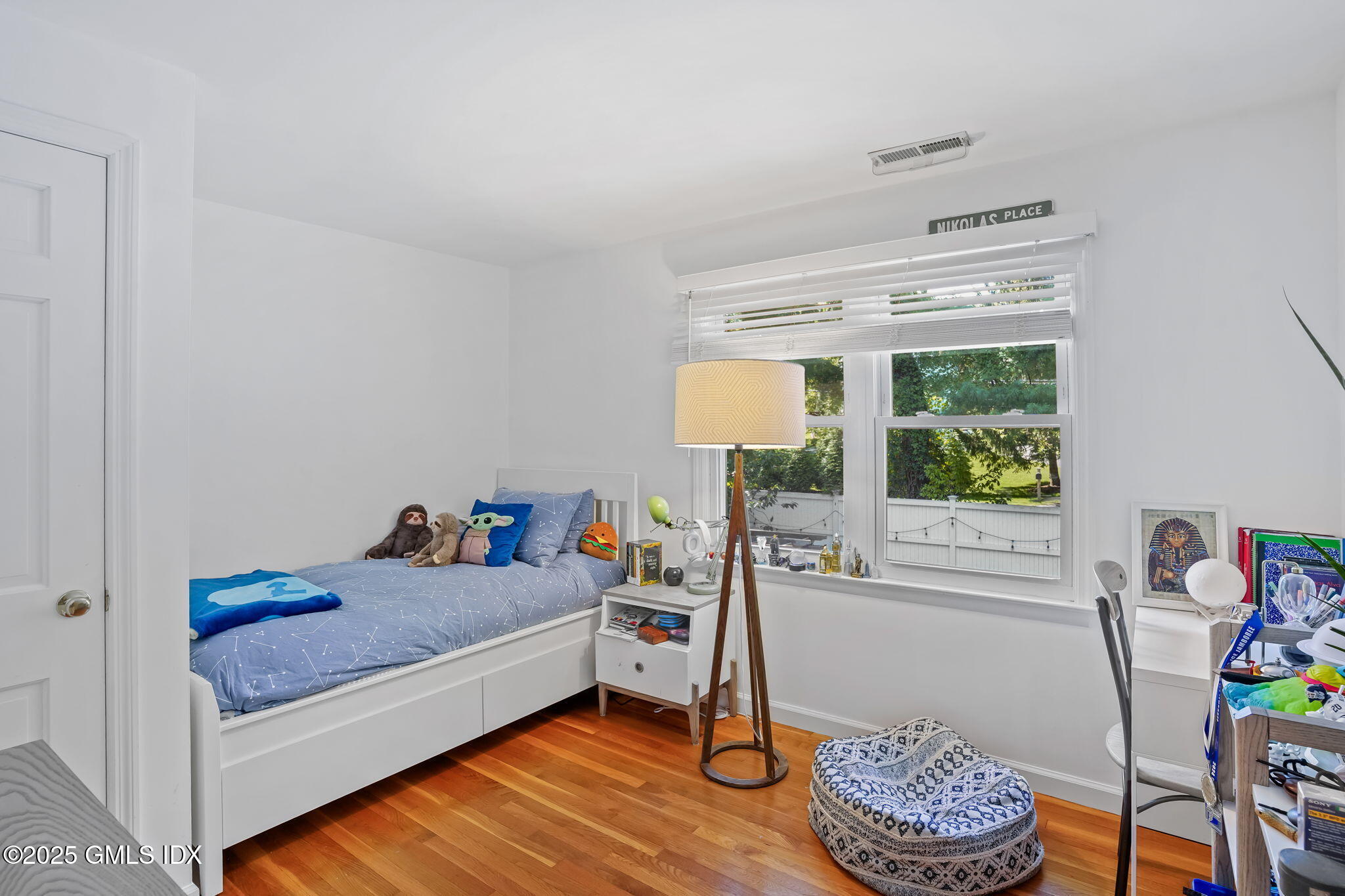 2 Midbrook Lane