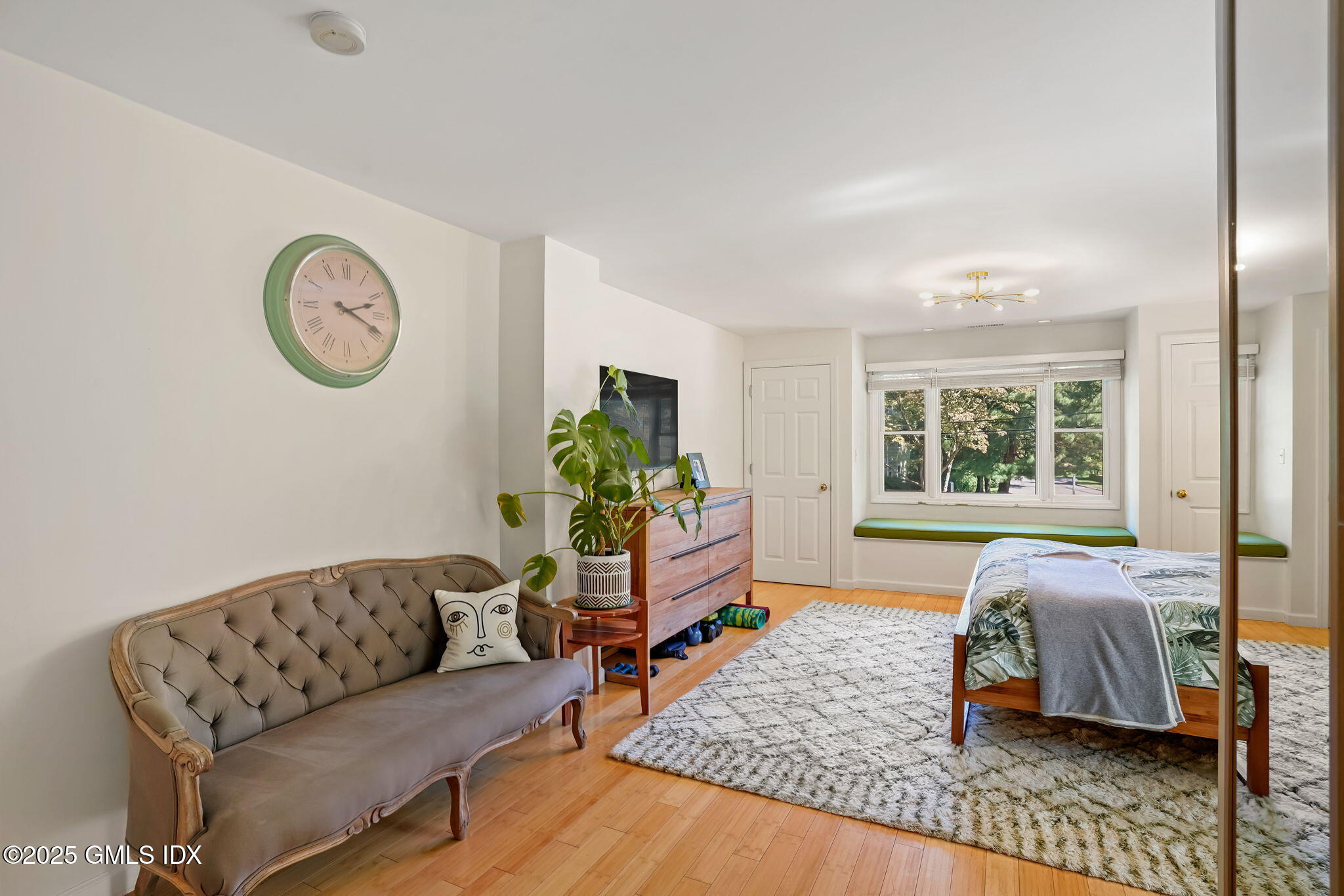 2 Midbrook Lane