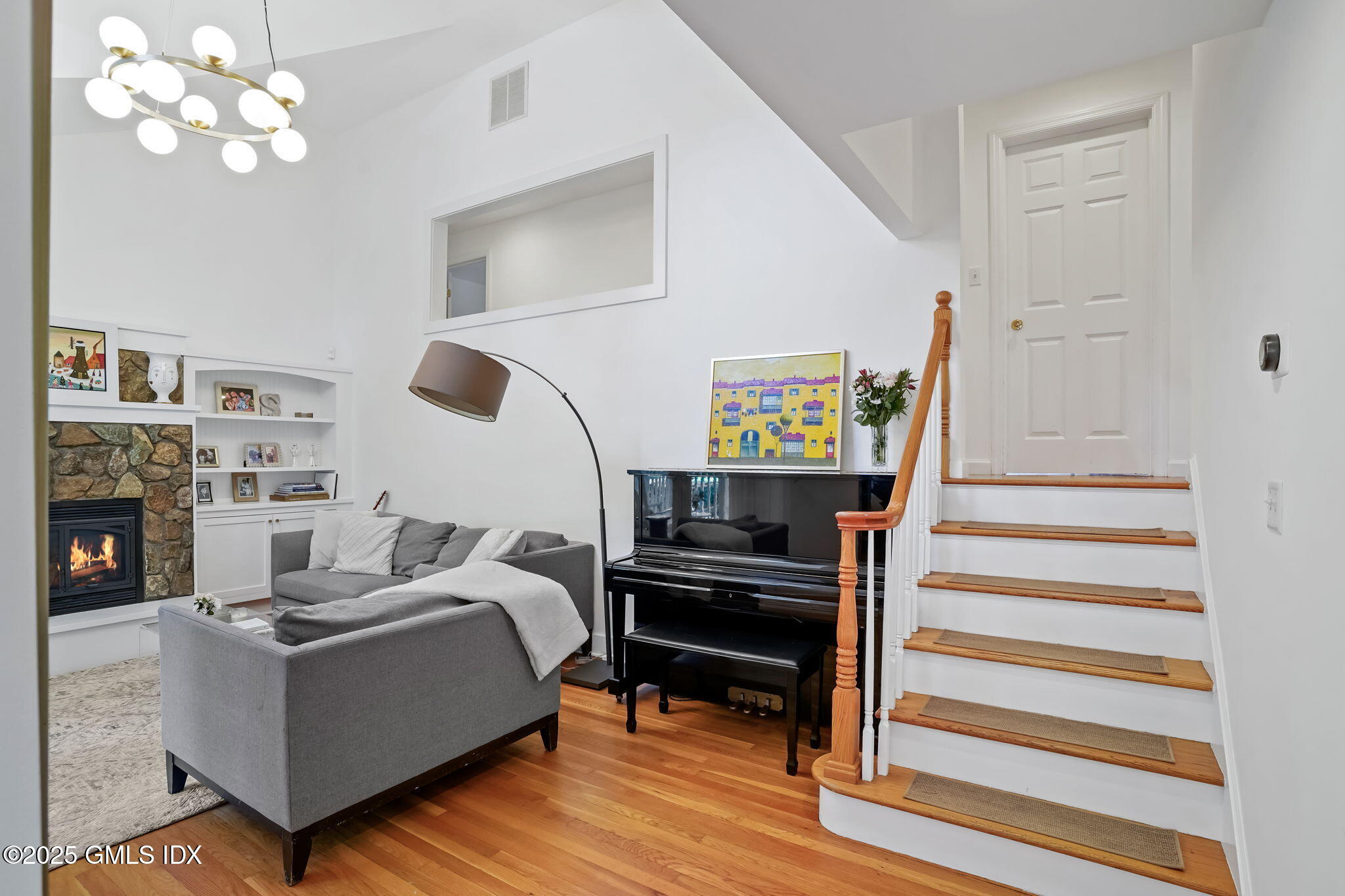 2 Midbrook Lane