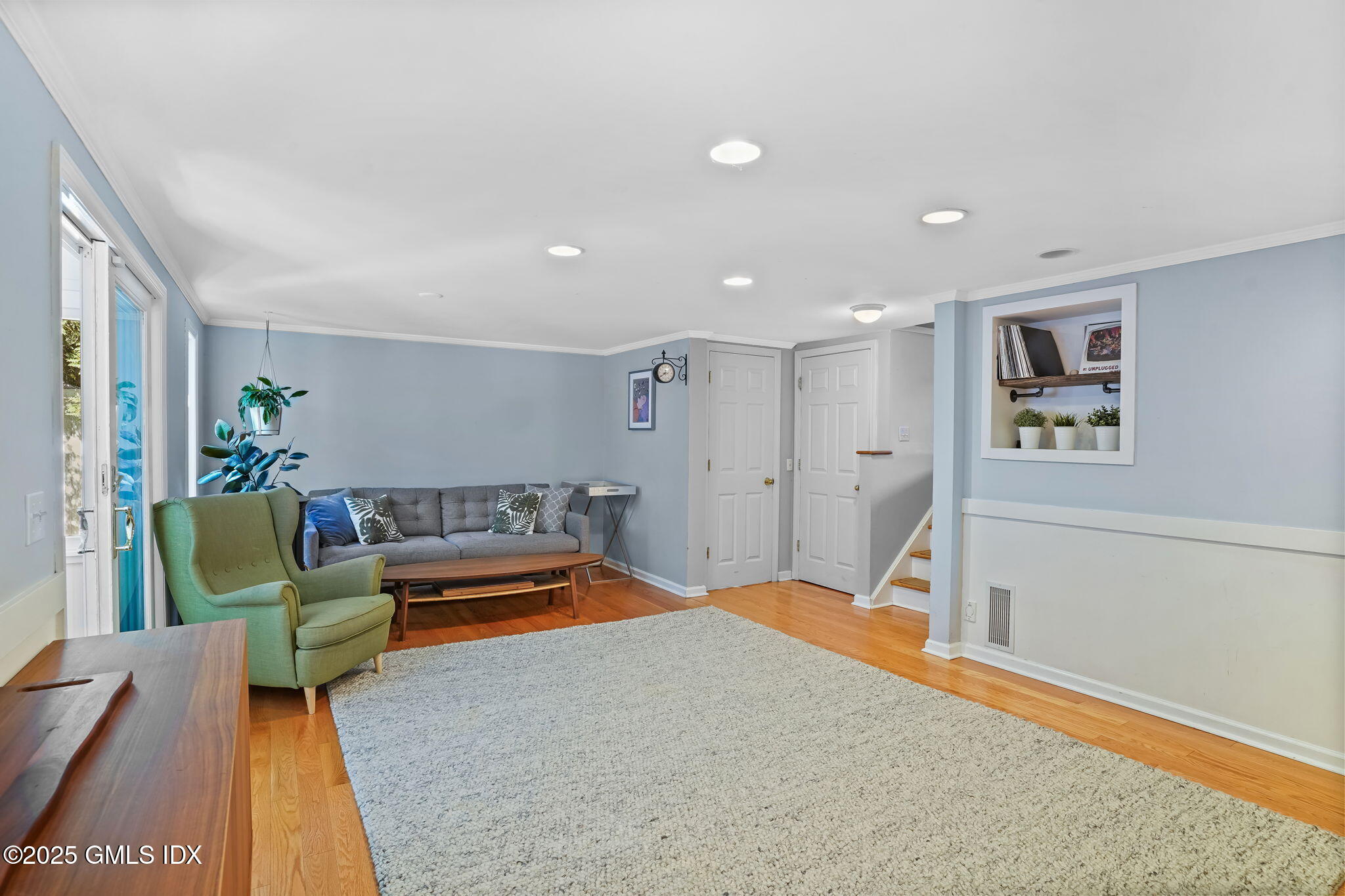2 Midbrook Lane