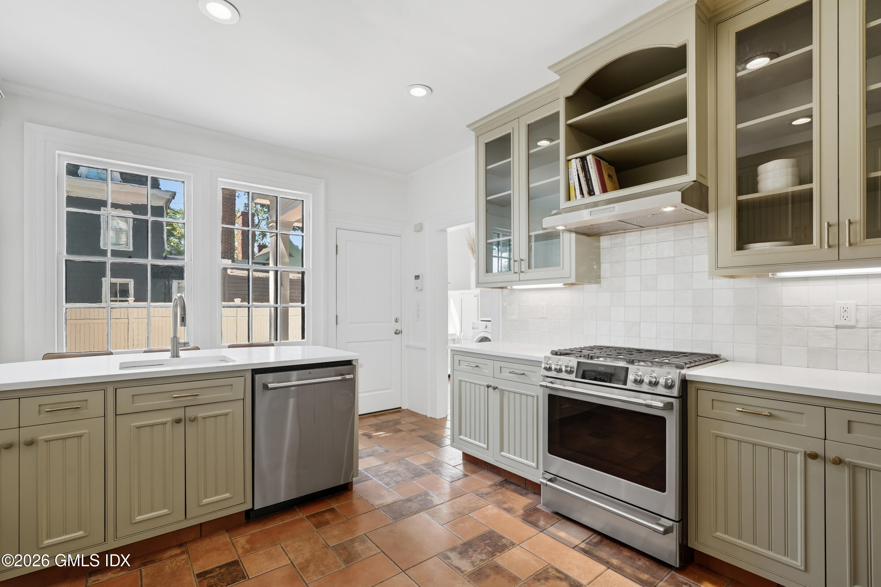 33 Mead Avenue