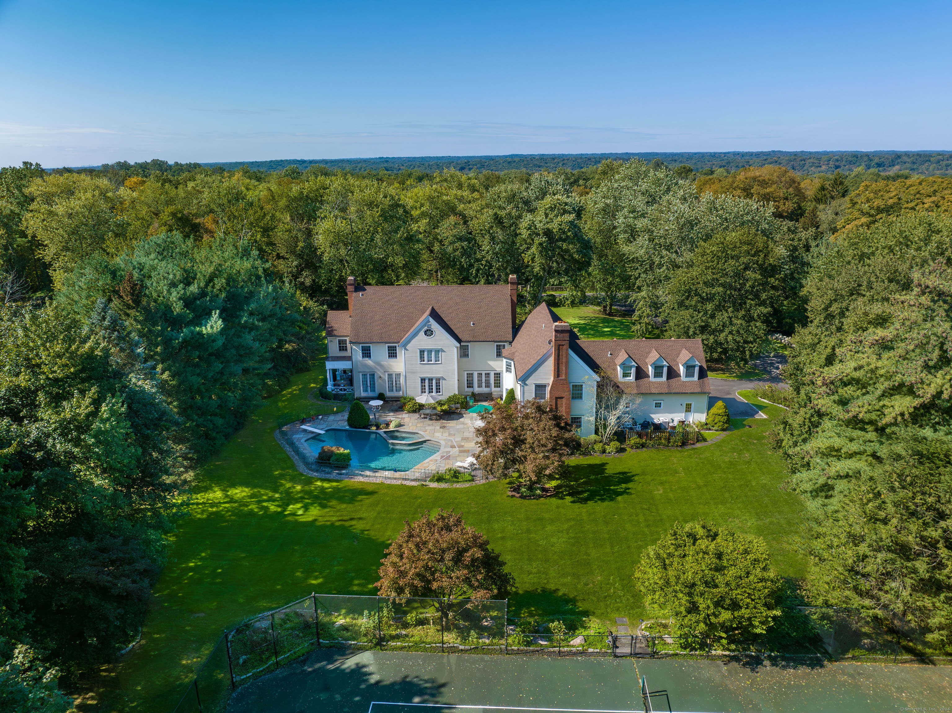 719 Ponus Ridge