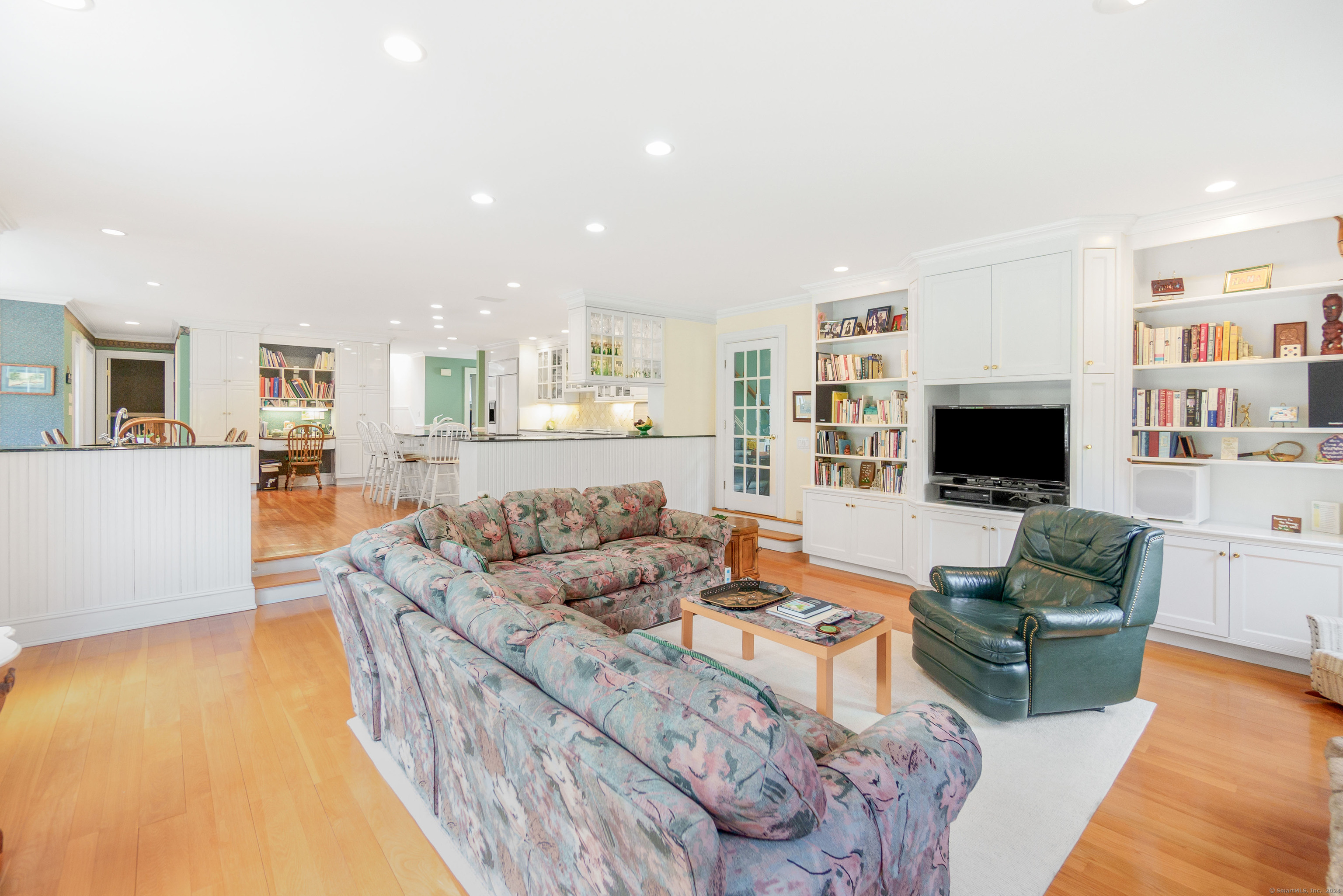 719 Ponus Ridge