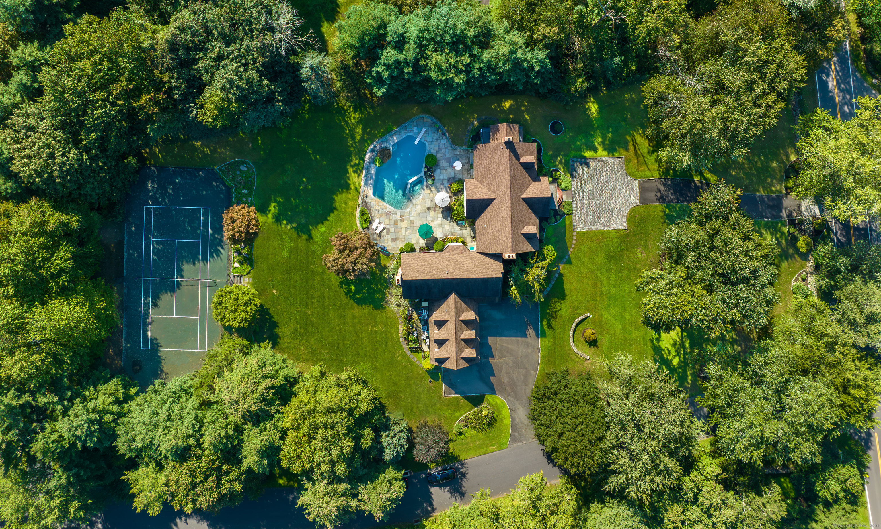 719 Ponus Ridge