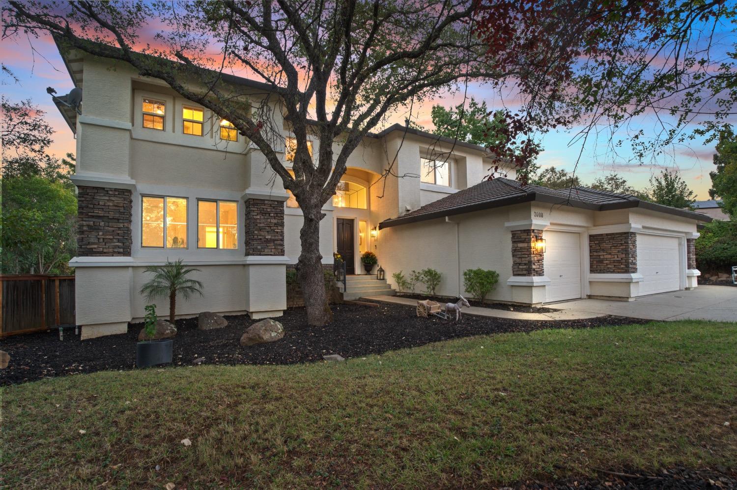 2000 Augustus Place