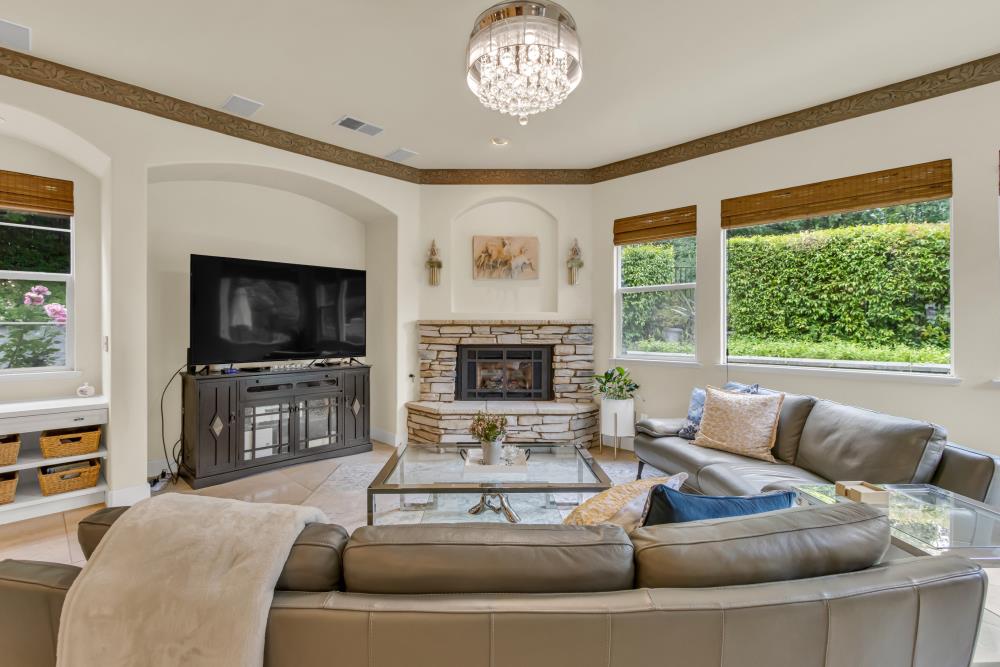 1086 Souza Drive