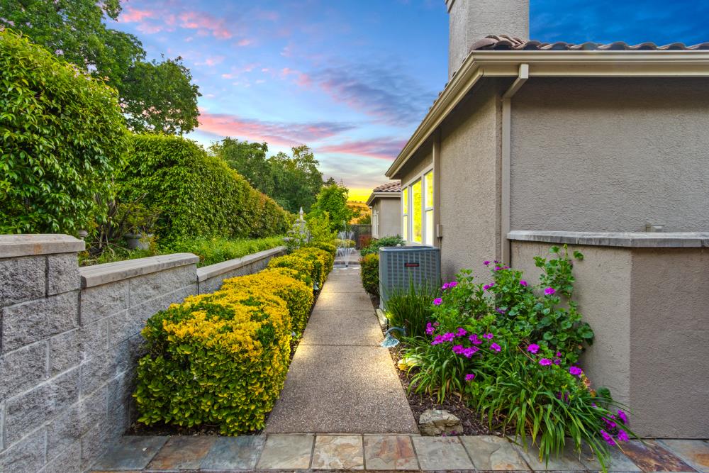 1086 Souza Drive