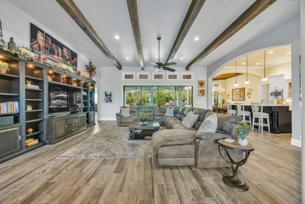 542 Ramos Drive